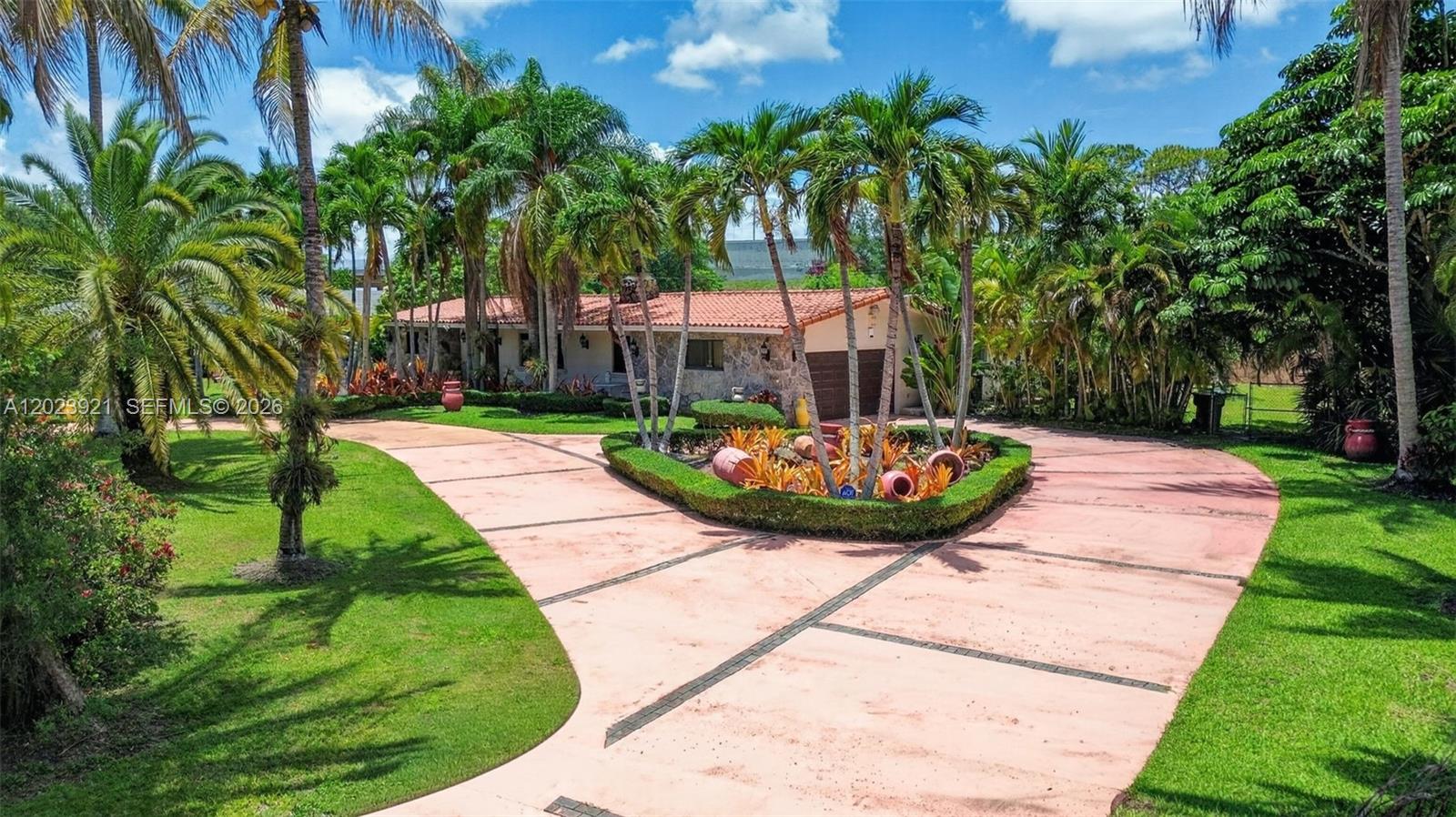 8461 SW 68th St Rd, Miami FL 33143