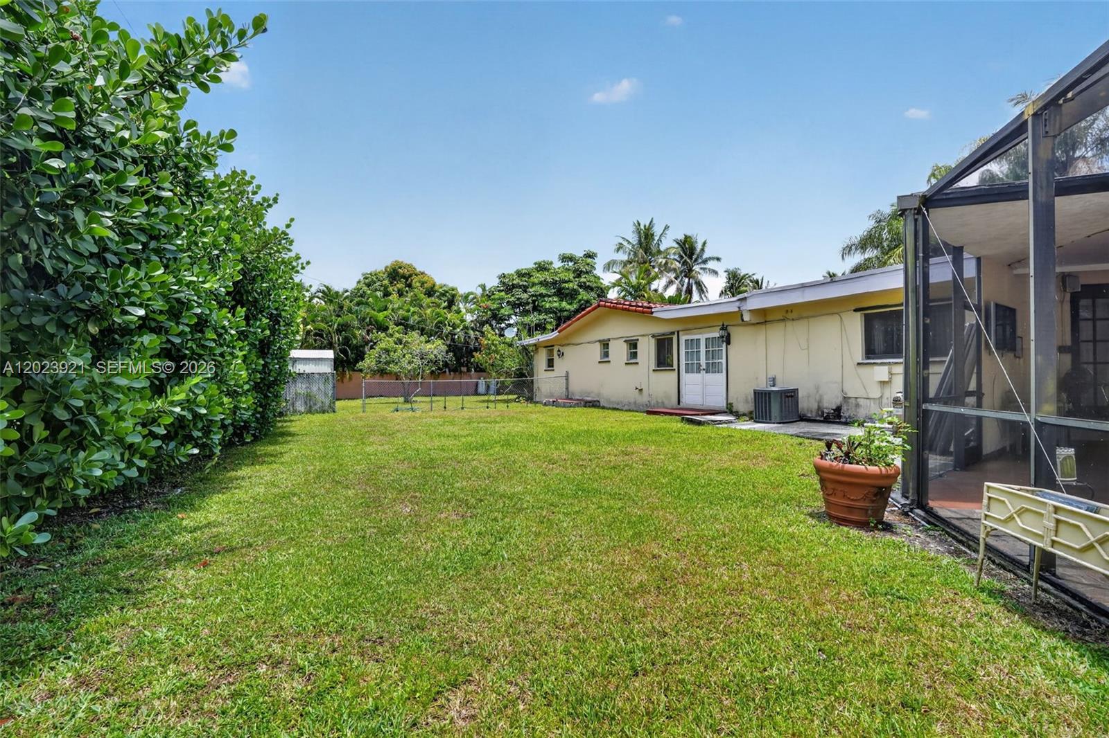 8461 SW 68th St Rd, Miami FL 33143