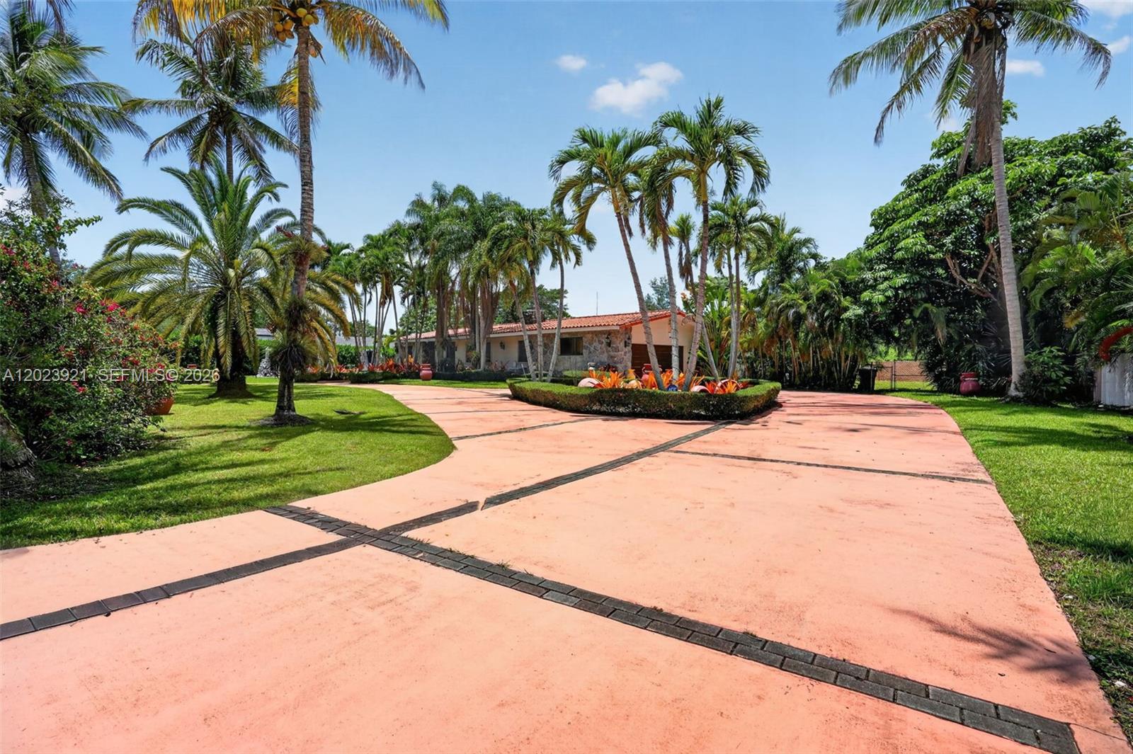 8461 SW 68th St Rd, Miami FL 33143