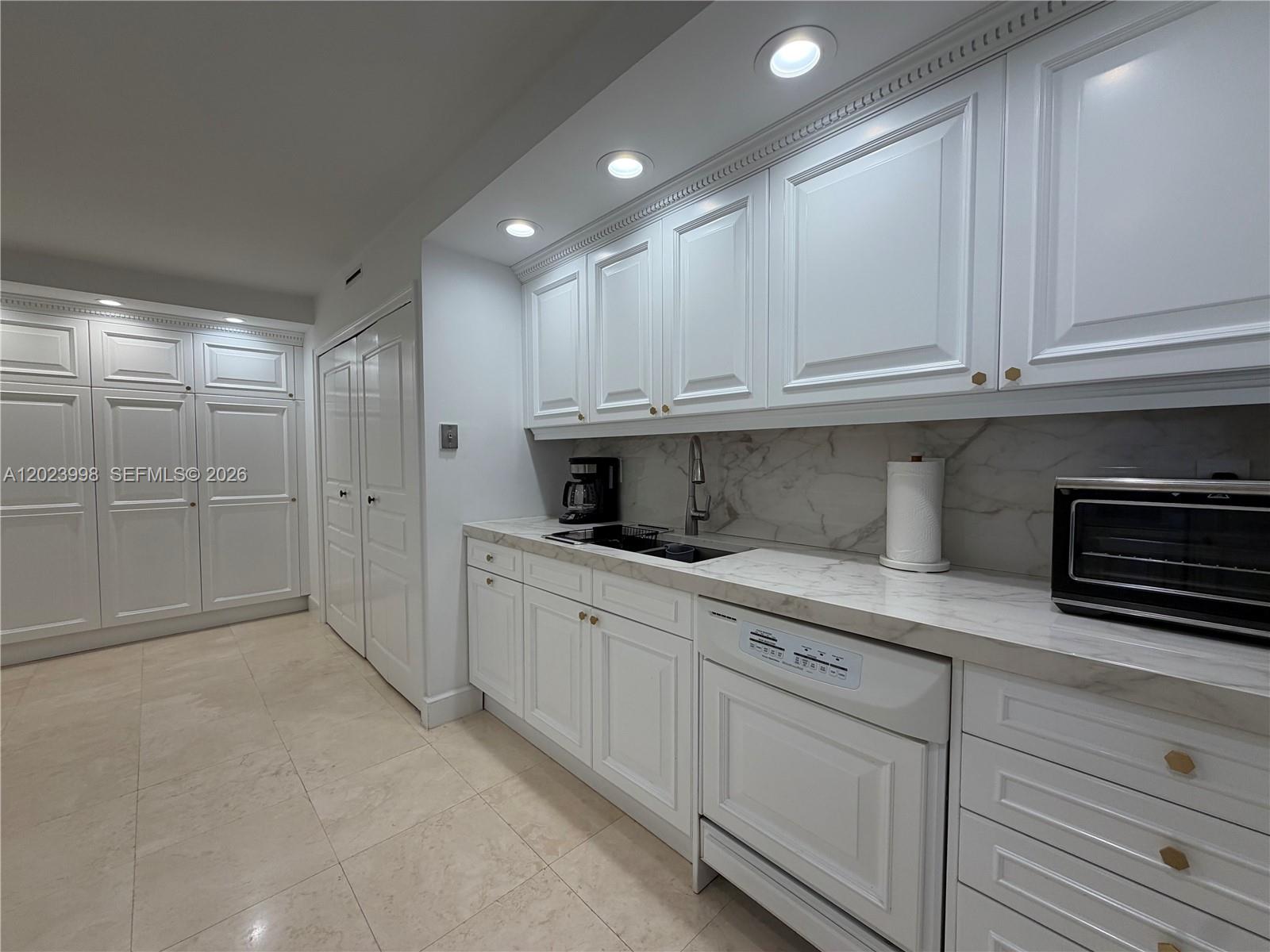 1111 Crandon Blvd #B1105, Key Biscayne FL 33149