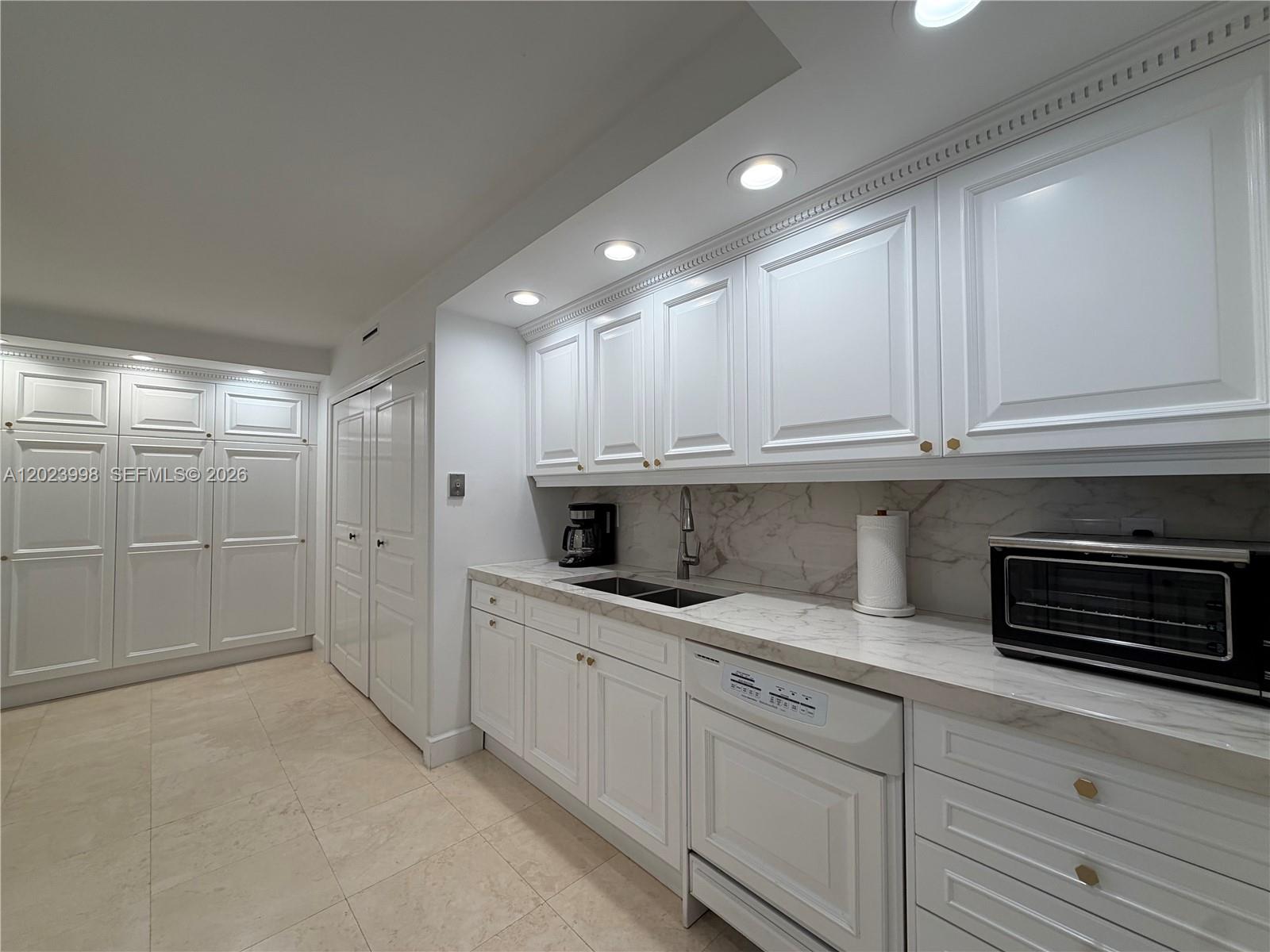 1111 Crandon Blvd #B1105, Key Biscayne FL 33149