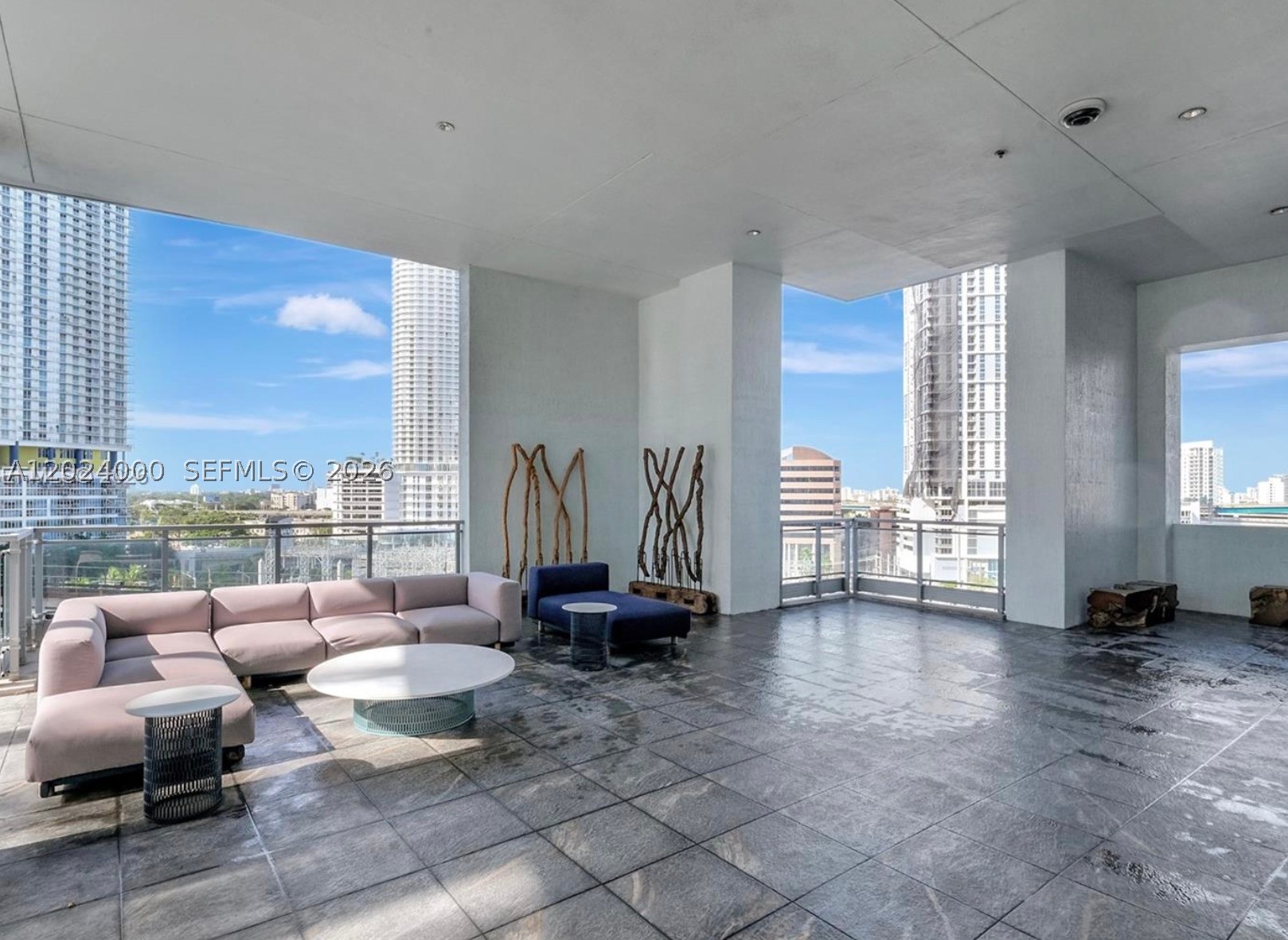 90 SW 3rd St #1811, Miami FL 33130