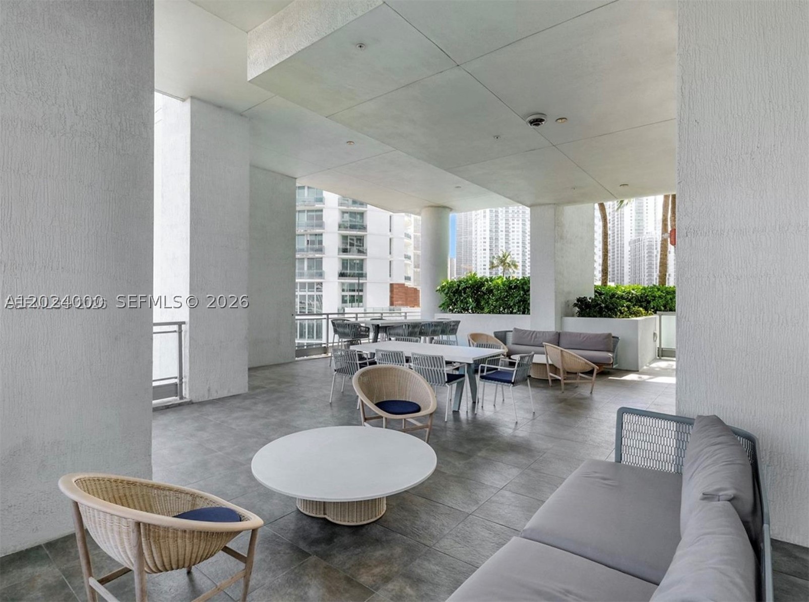 90 SW 3rd St #1811, Miami FL 33130