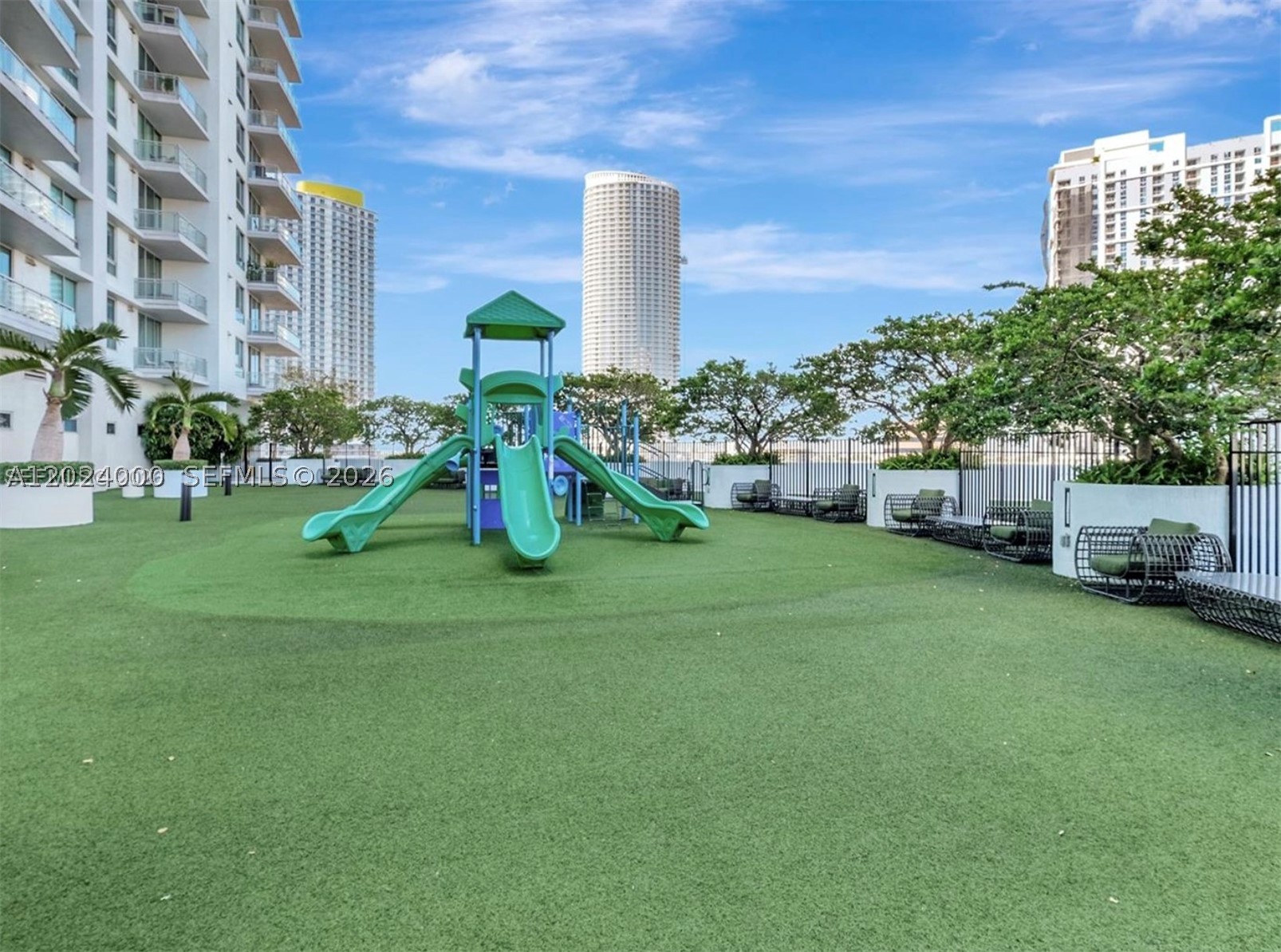 90 SW 3rd St #1811, Miami FL 33130