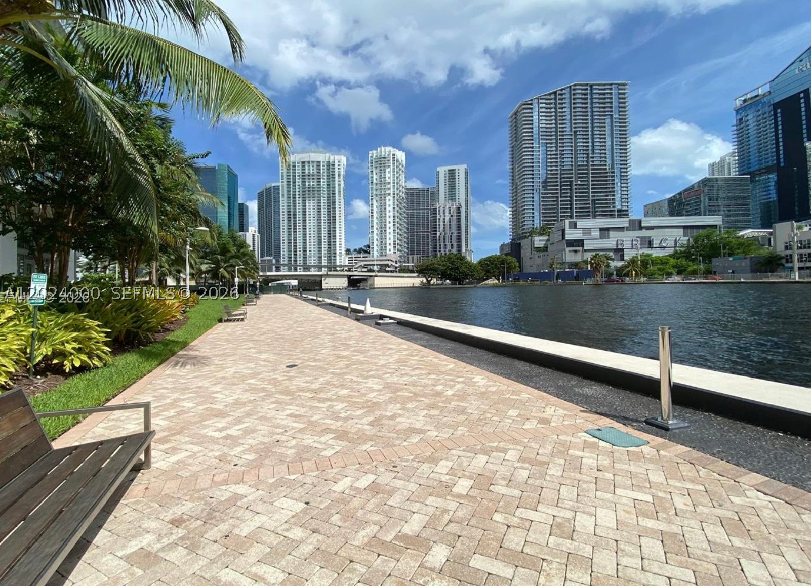 90 SW 3rd St #1811, Miami FL 33130
