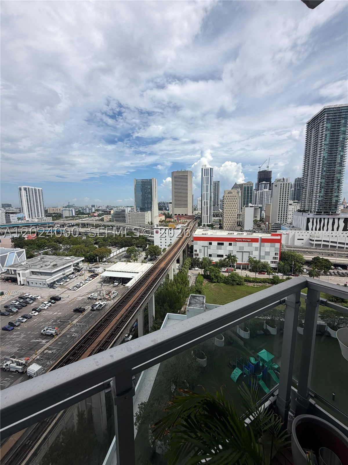90 SW 3rd St #1811, Miami FL 33130