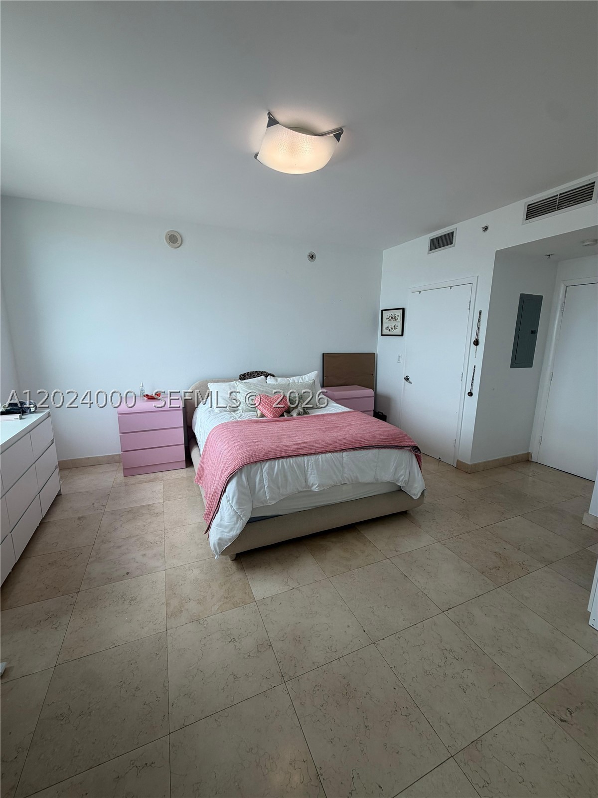 90 SW 3rd St #1811, Miami FL 33130