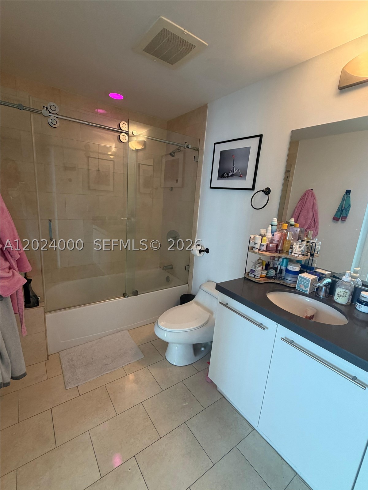 90 SW 3rd St #1811, Miami FL 33130