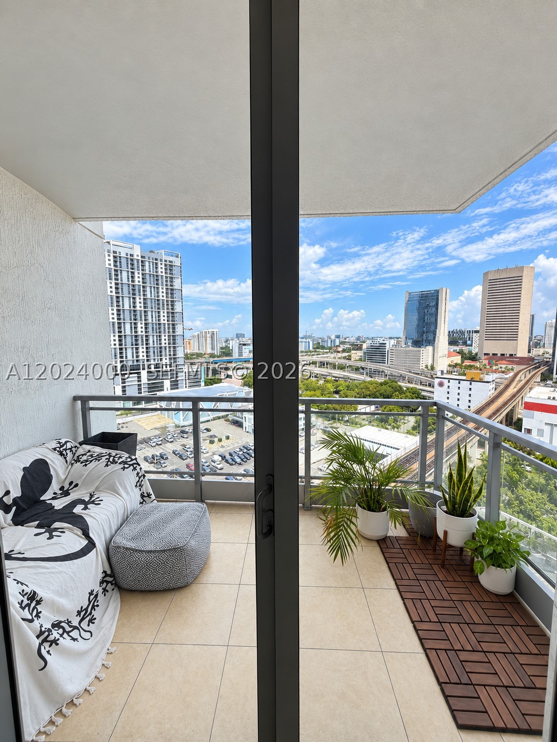90 SW 3rd St #1811, Miami FL 33130