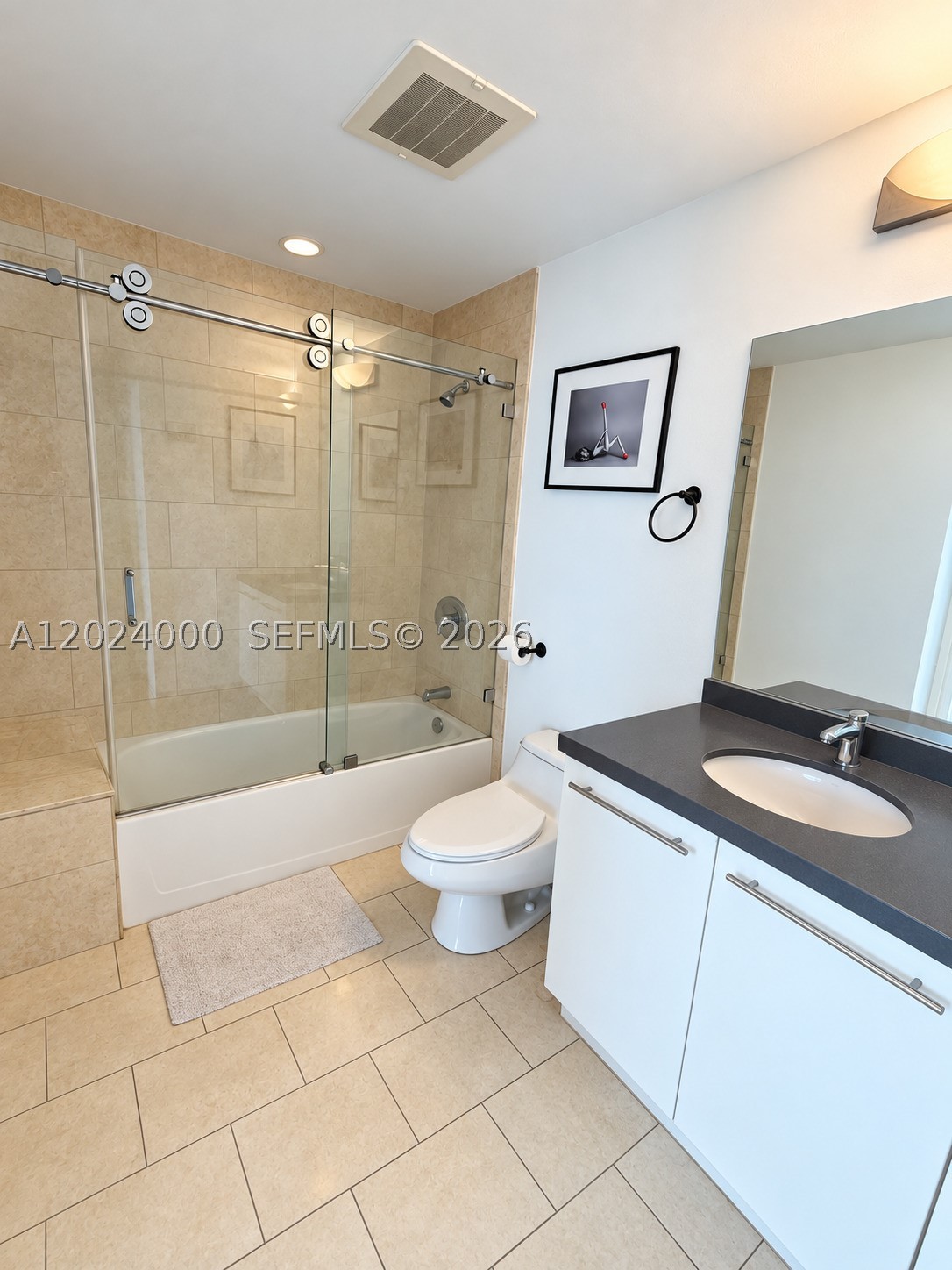 90 SW 3rd St #1811, Miami FL 33130