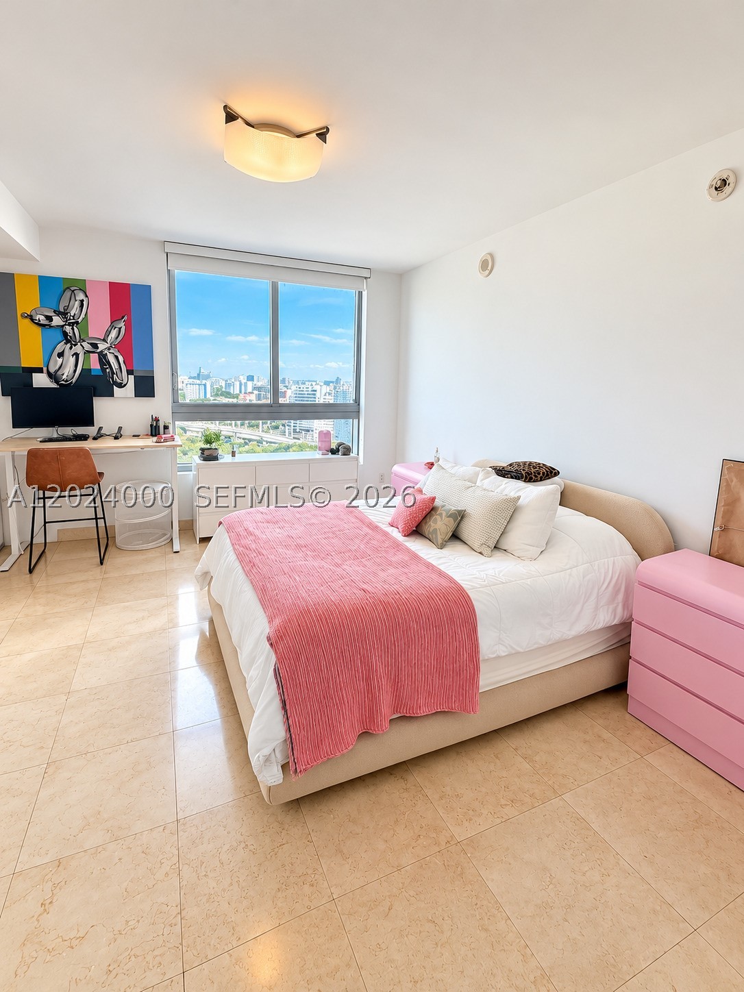 90 SW 3rd St #1811, Miami FL 33130