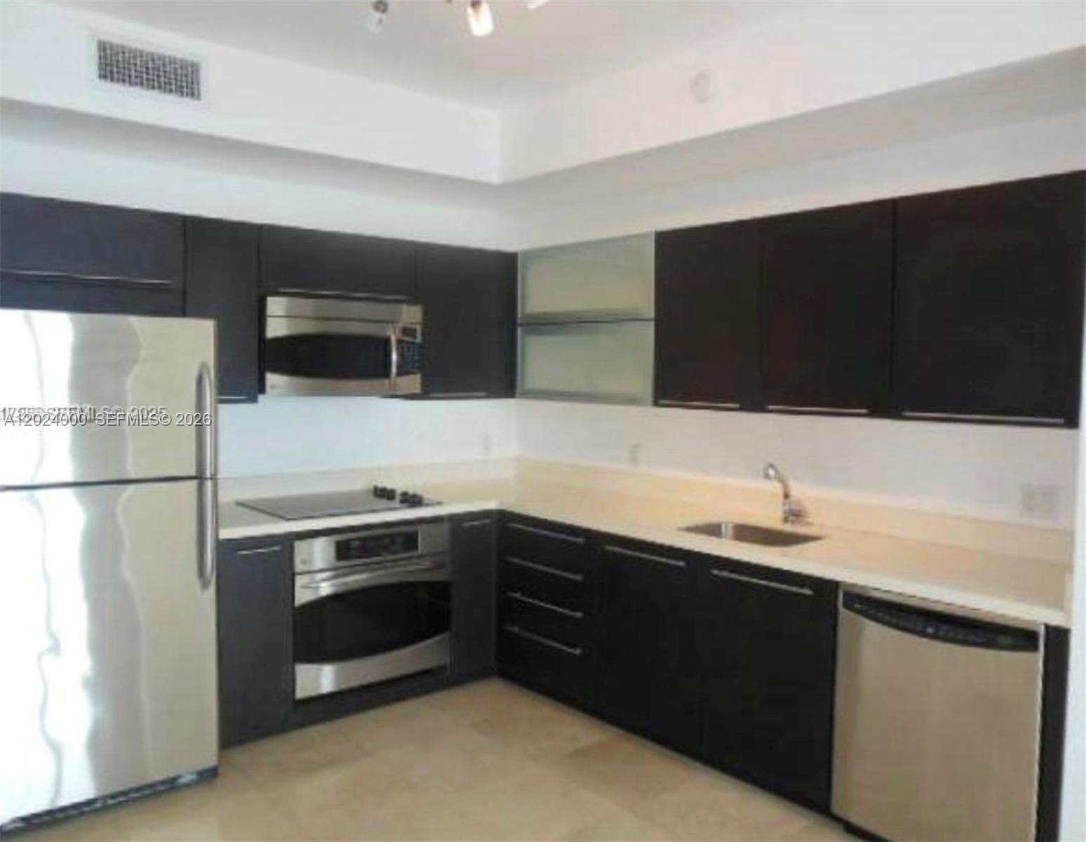 90 SW 3rd St #1811, Miami FL 33130
