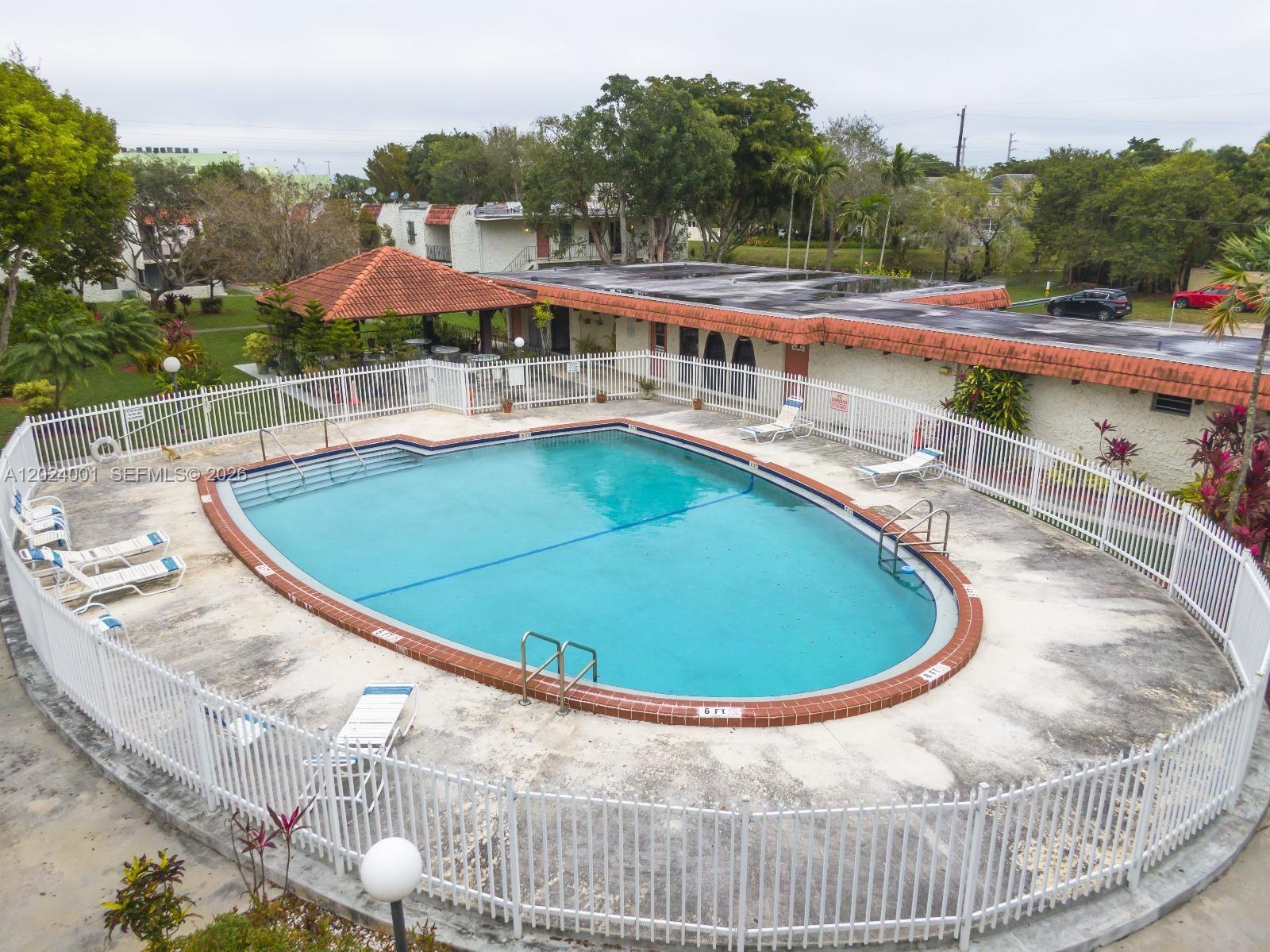8701 SW 141st St #L5, Palmetto Bay FL 33176