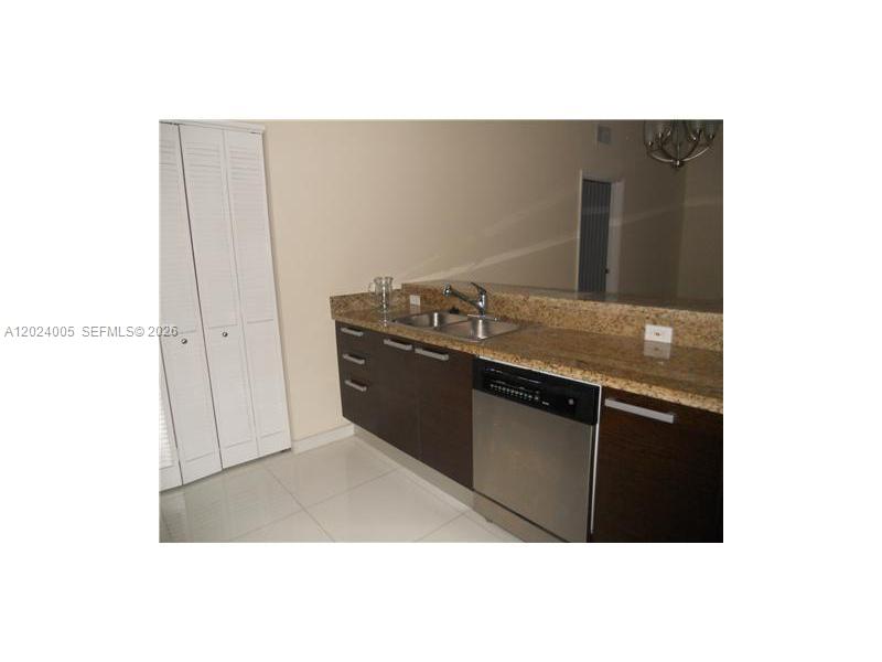 2525 SW 3 AV #1006, Miami FL 33129