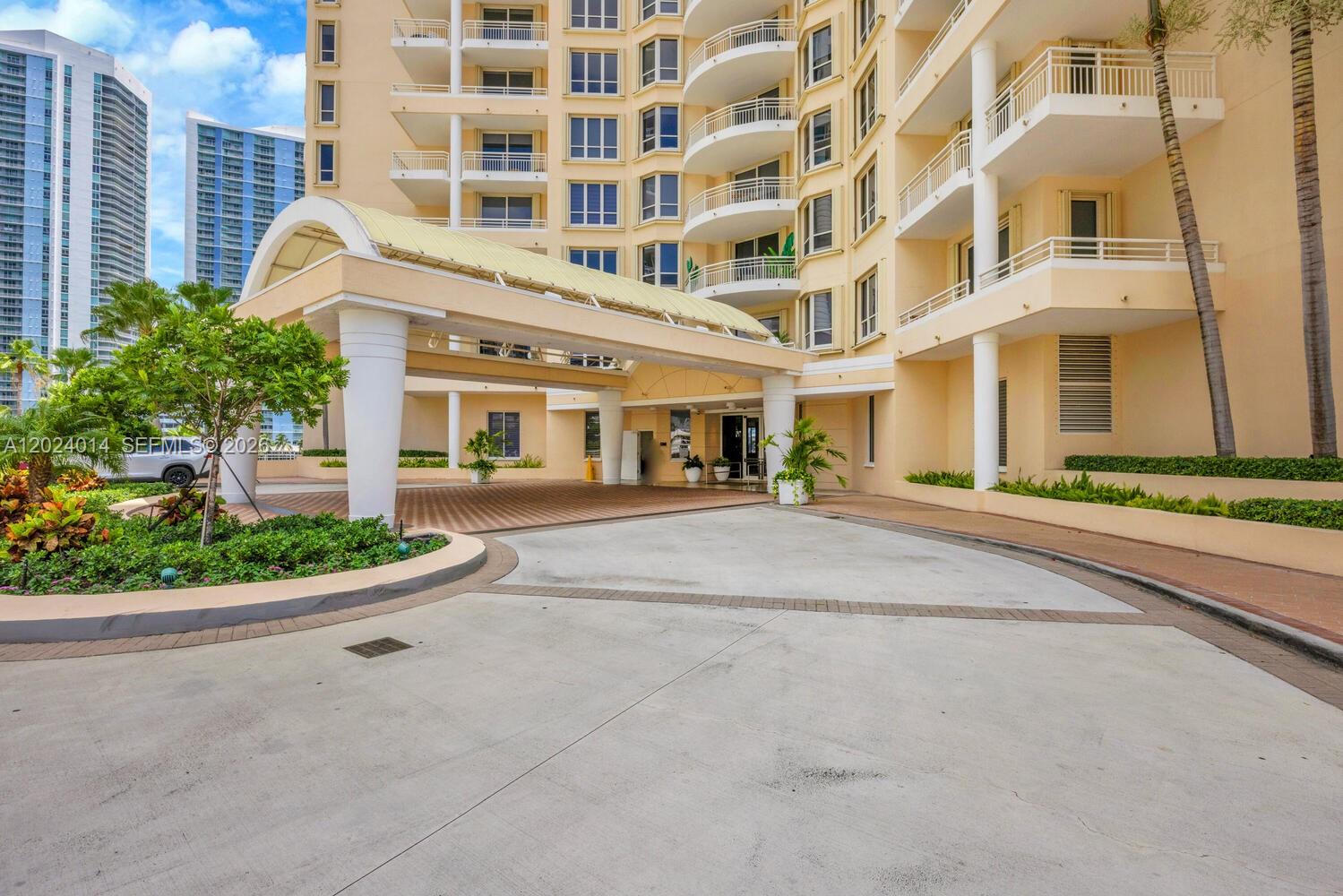 888 Brickell Key Dr #1001, Miami FL 33131