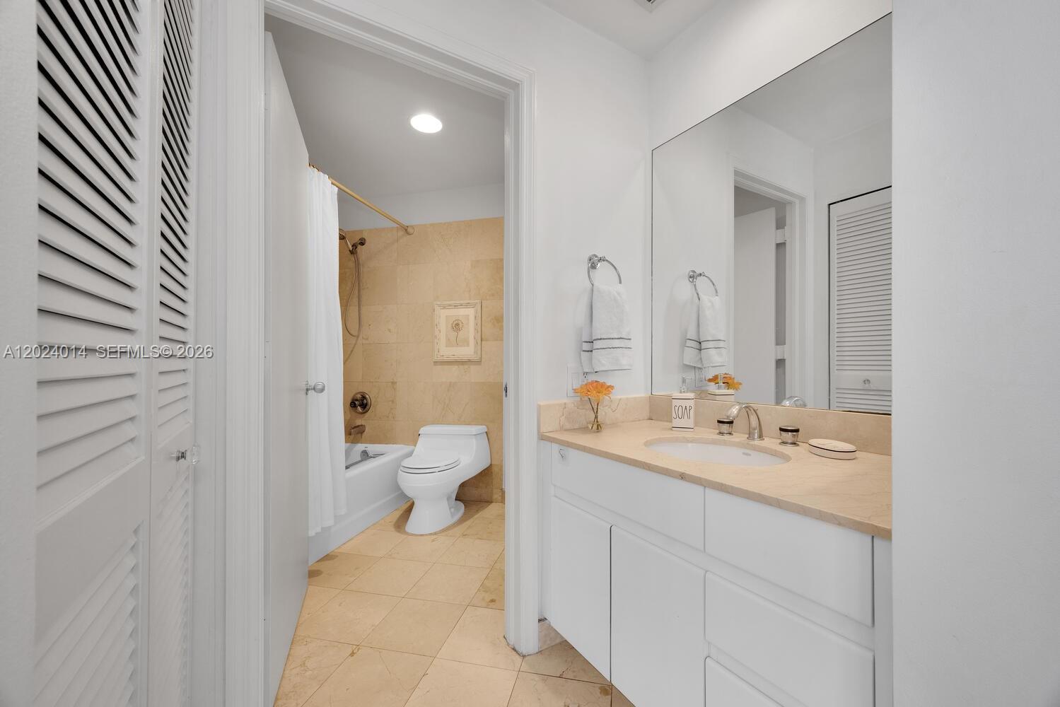 888 Brickell Key Dr #1001, Miami FL 33131