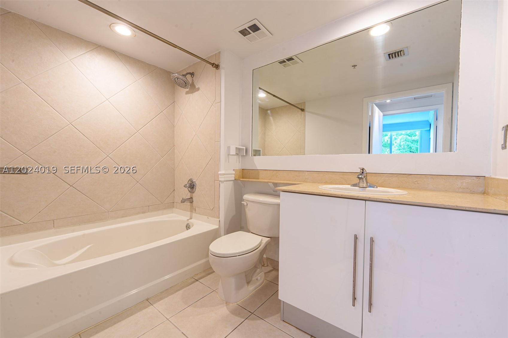 335 S Biscayne Blvd #802, Miami FL 33131