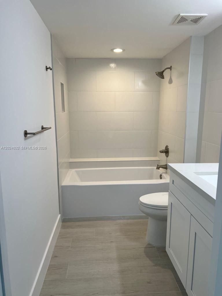 1155 Brickell Bay Dr #1202, Miami FL 33131