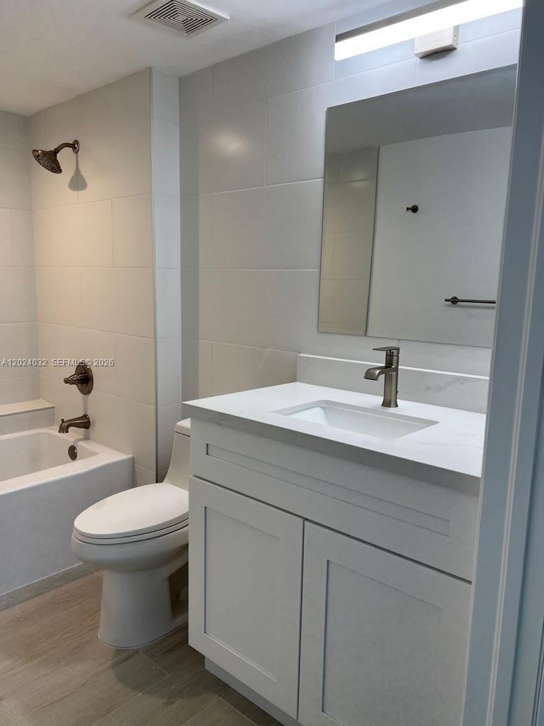 1155 Brickell Bay Dr #1202, Miami FL 33131