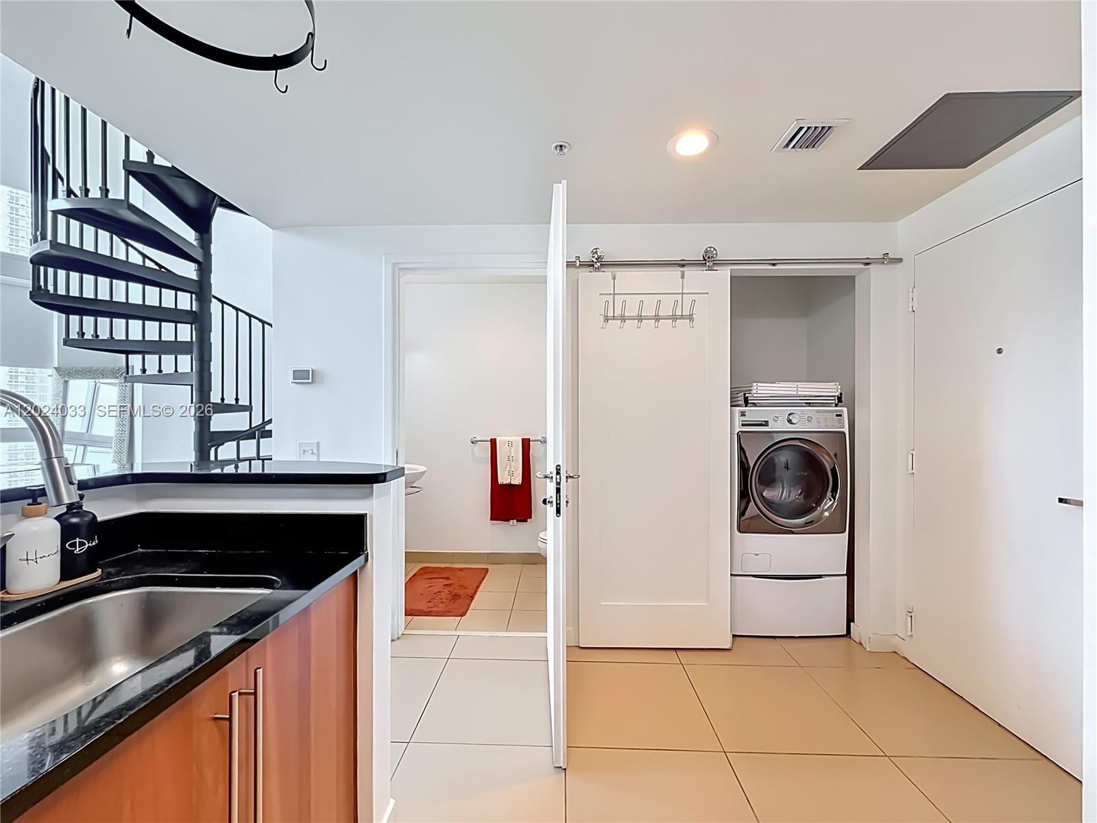 300 S Biscayne Blvd #L-1016, Miami FL 33131
