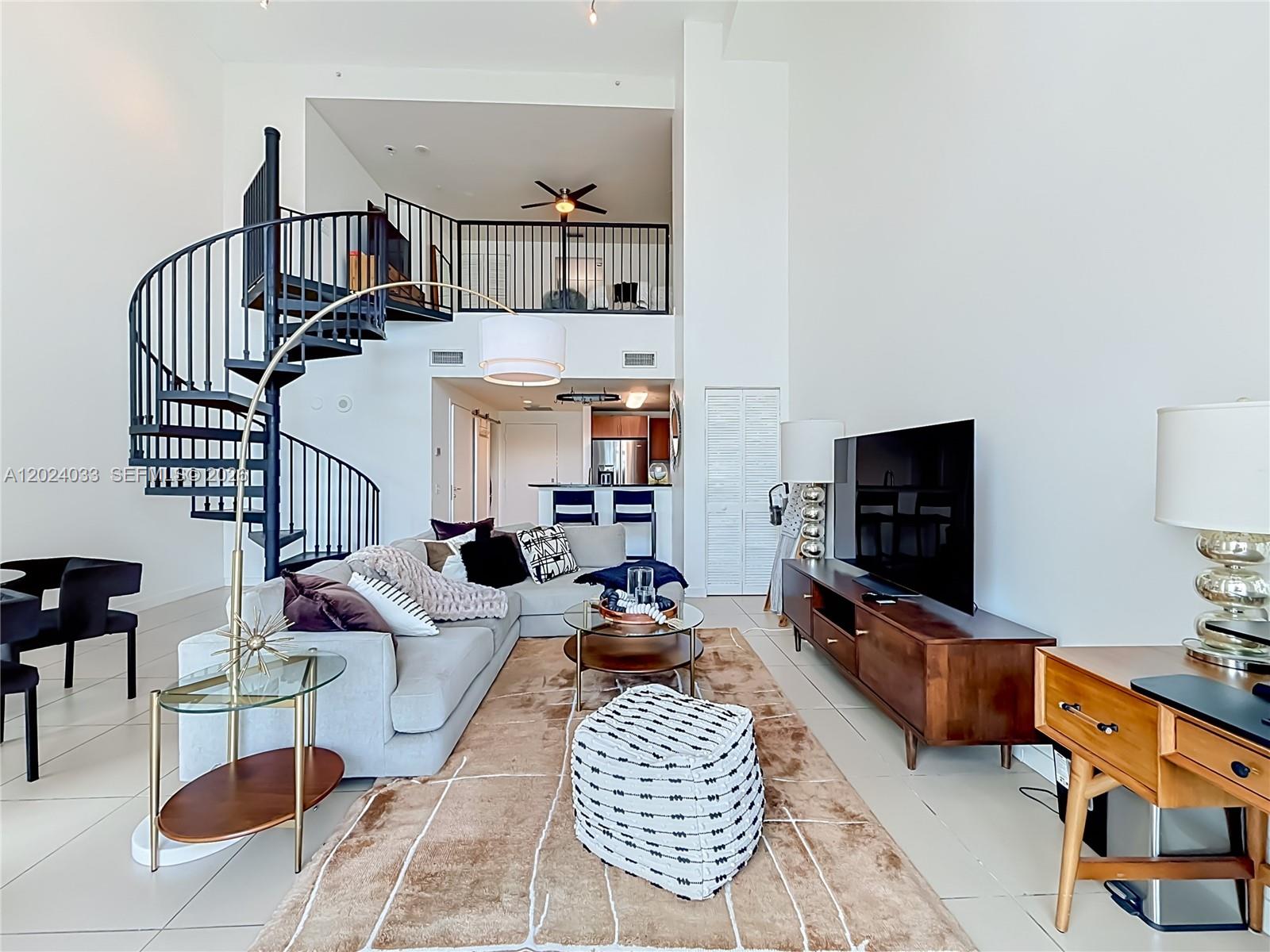 300 S Biscayne Blvd #L-1016, Miami FL 33131