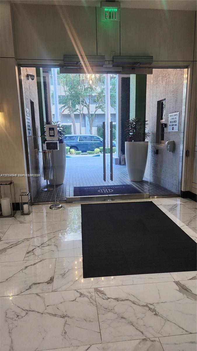 185 SE 14th Ter #1609, Miami FL 33131