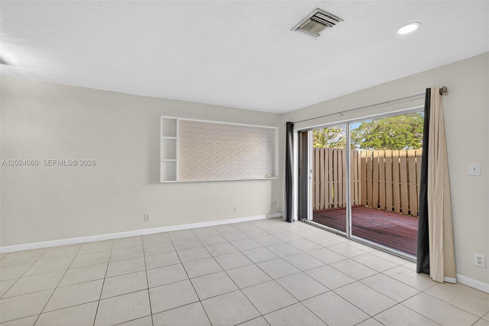 5843 Woodlands Blvd #5843, Tamarac FL 33319