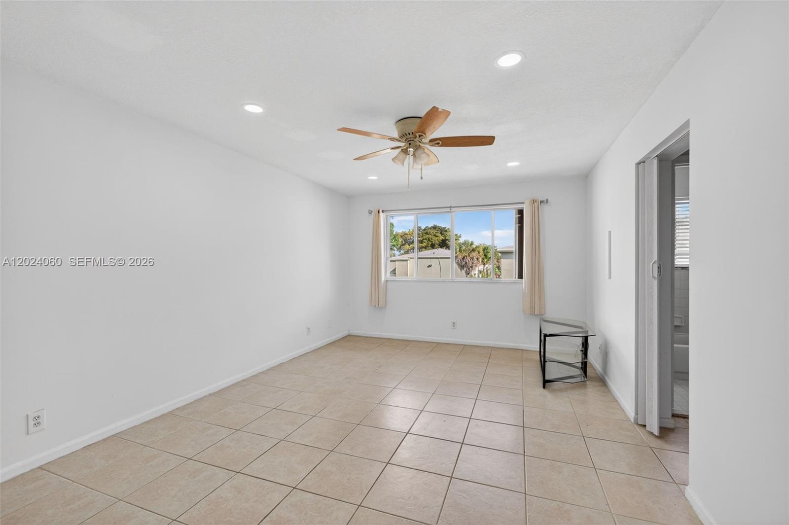 5843 Woodlands Blvd #5843, Tamarac FL 33319