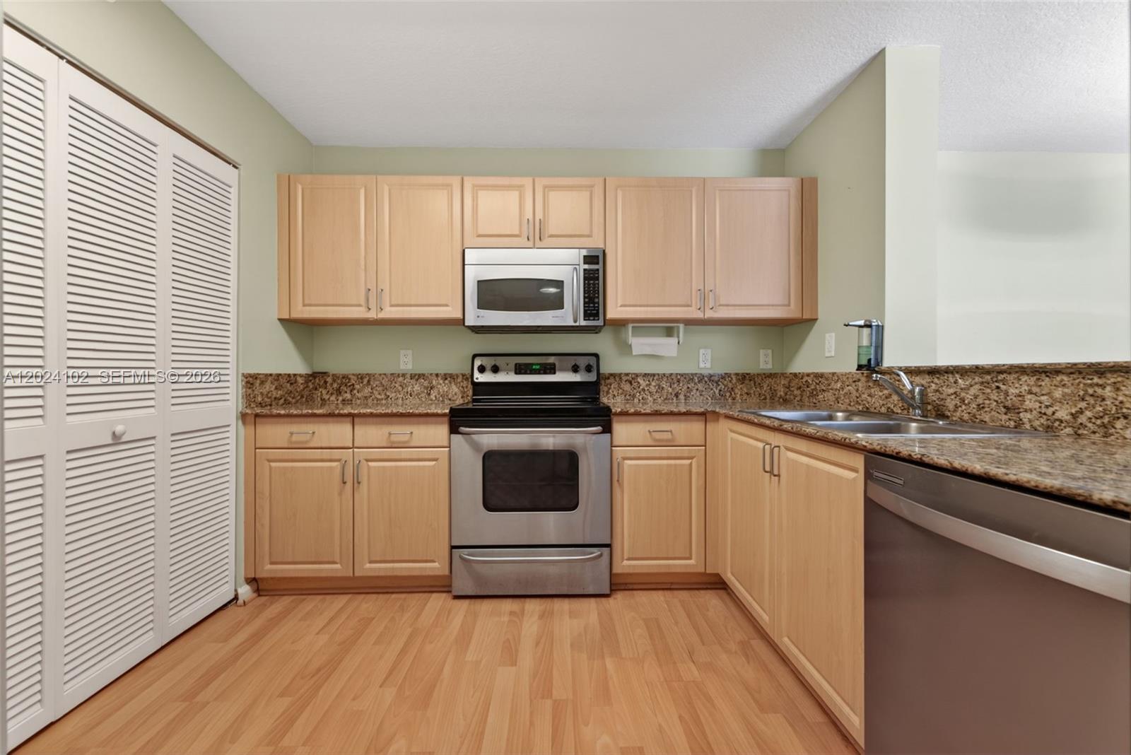 619 E Sheridan St #203, Dania Beach FL 33004