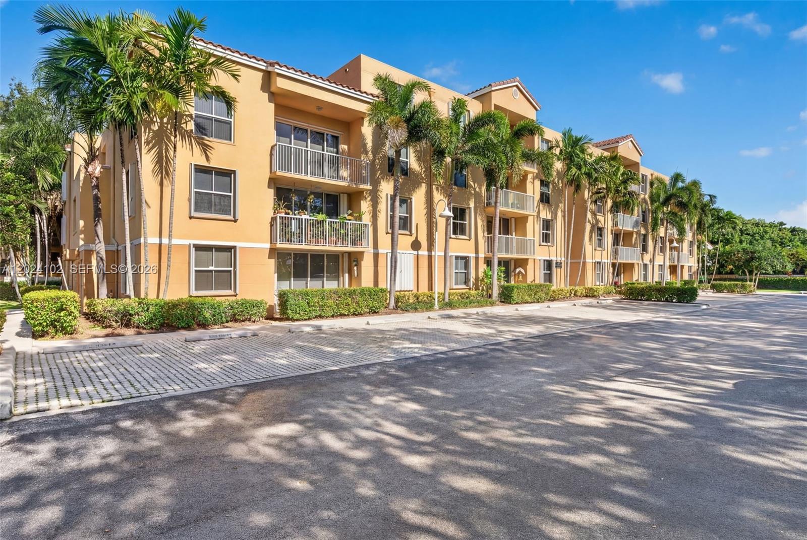 619 E Sheridan St #203, Dania Beach FL 33004