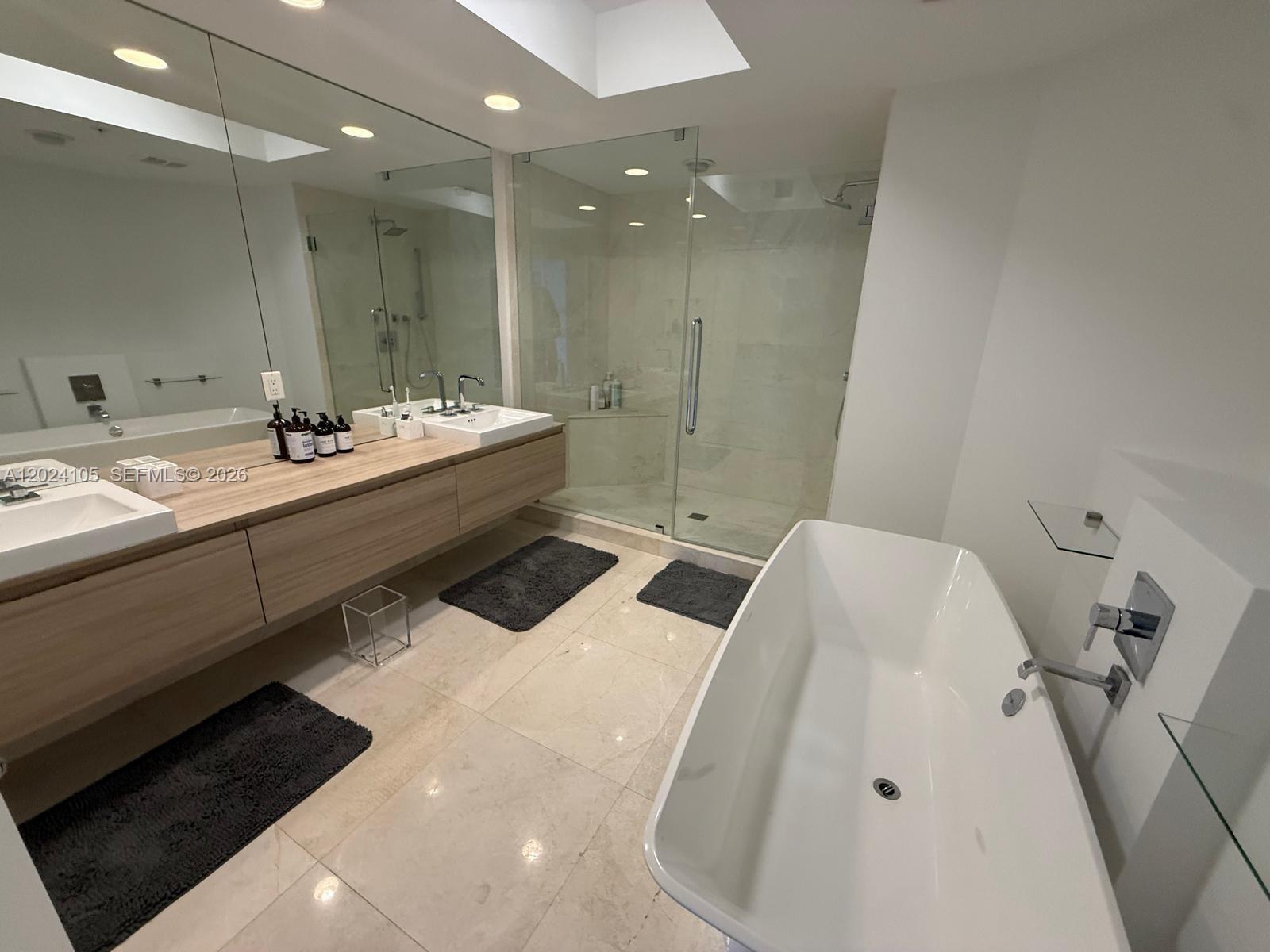 17301 Biscayne Blvd #2305, North Miami Beach FL 33160