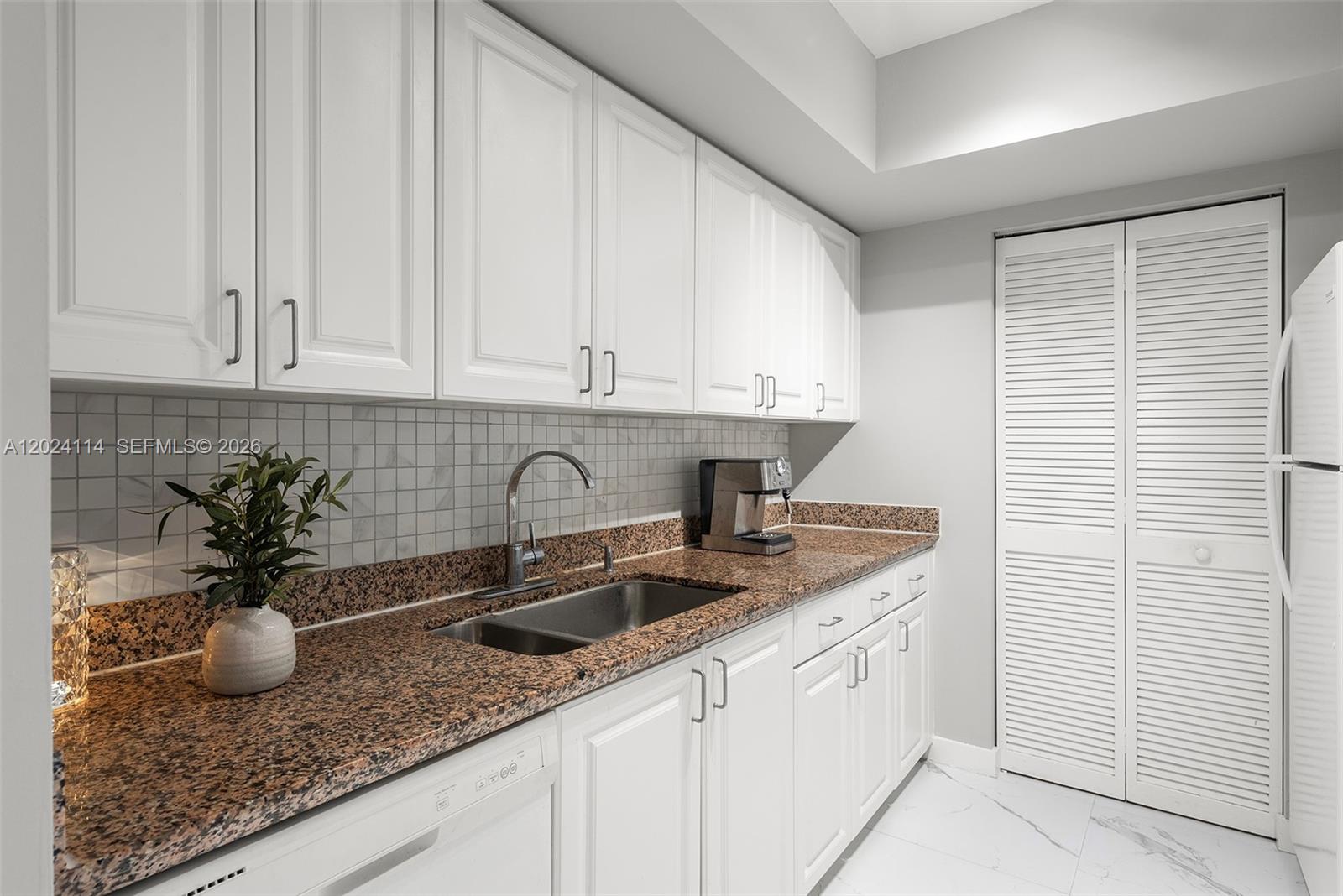 90 Alton Rd #1405, Miami Beach FL 33139