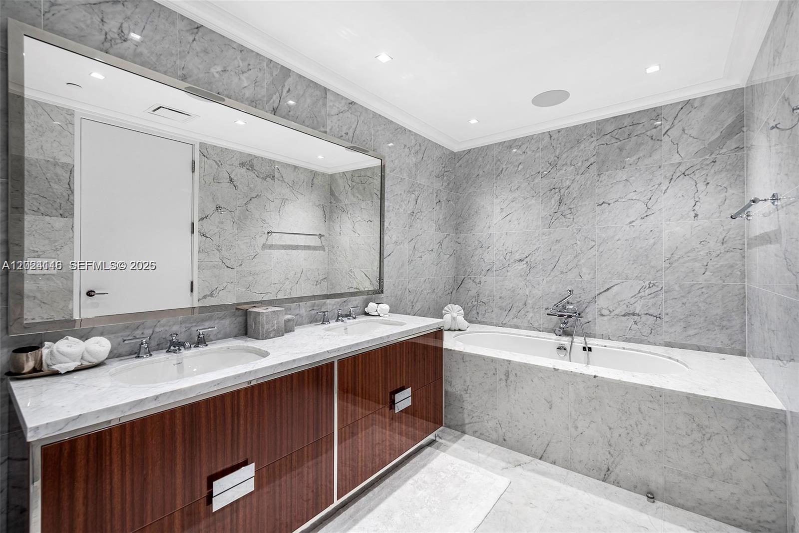 15701 Collins Ave #4105, Sunny Isles Beach FL 33160