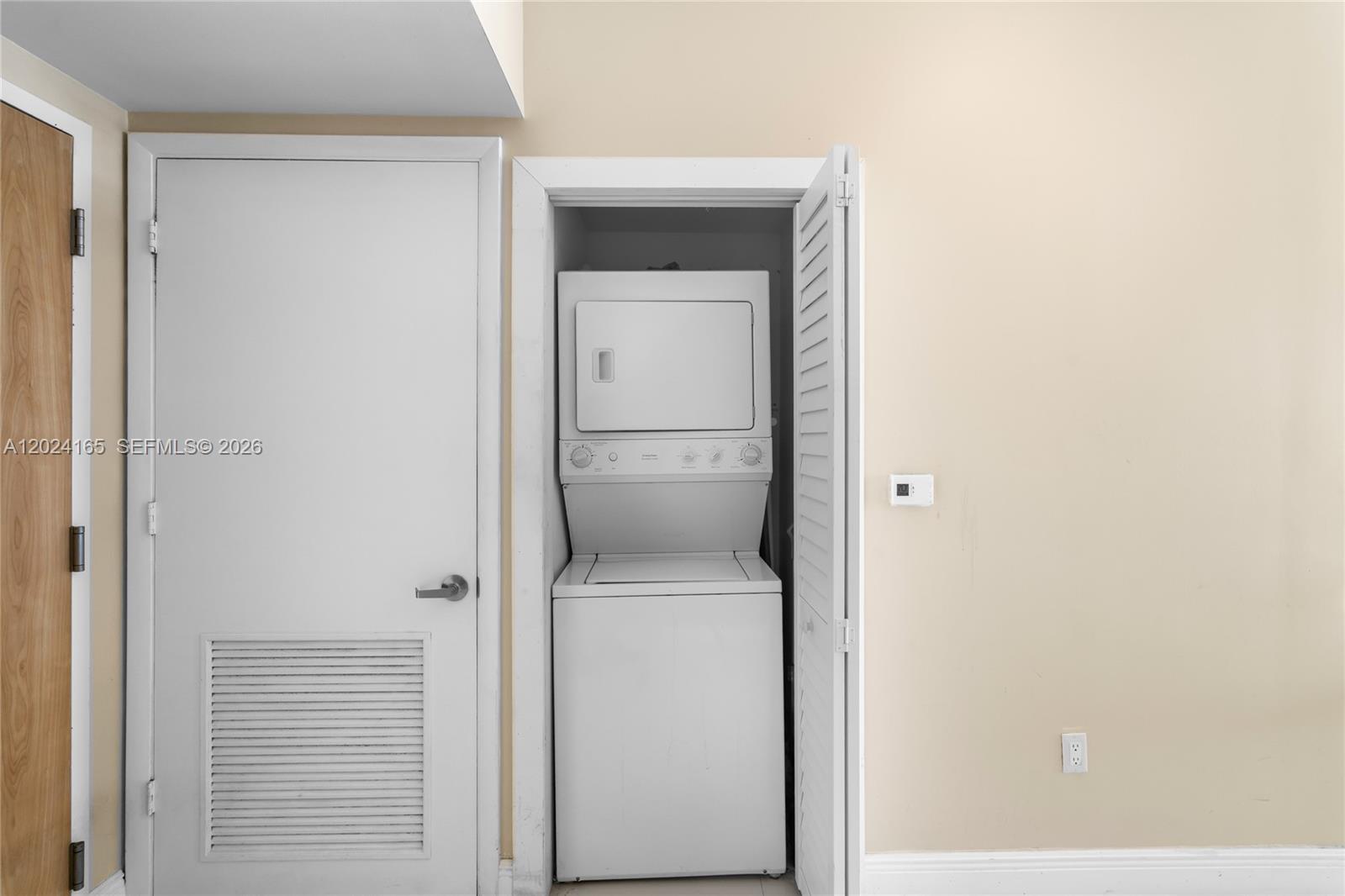 350 S Miami Ave #2515, Miami FL 33130