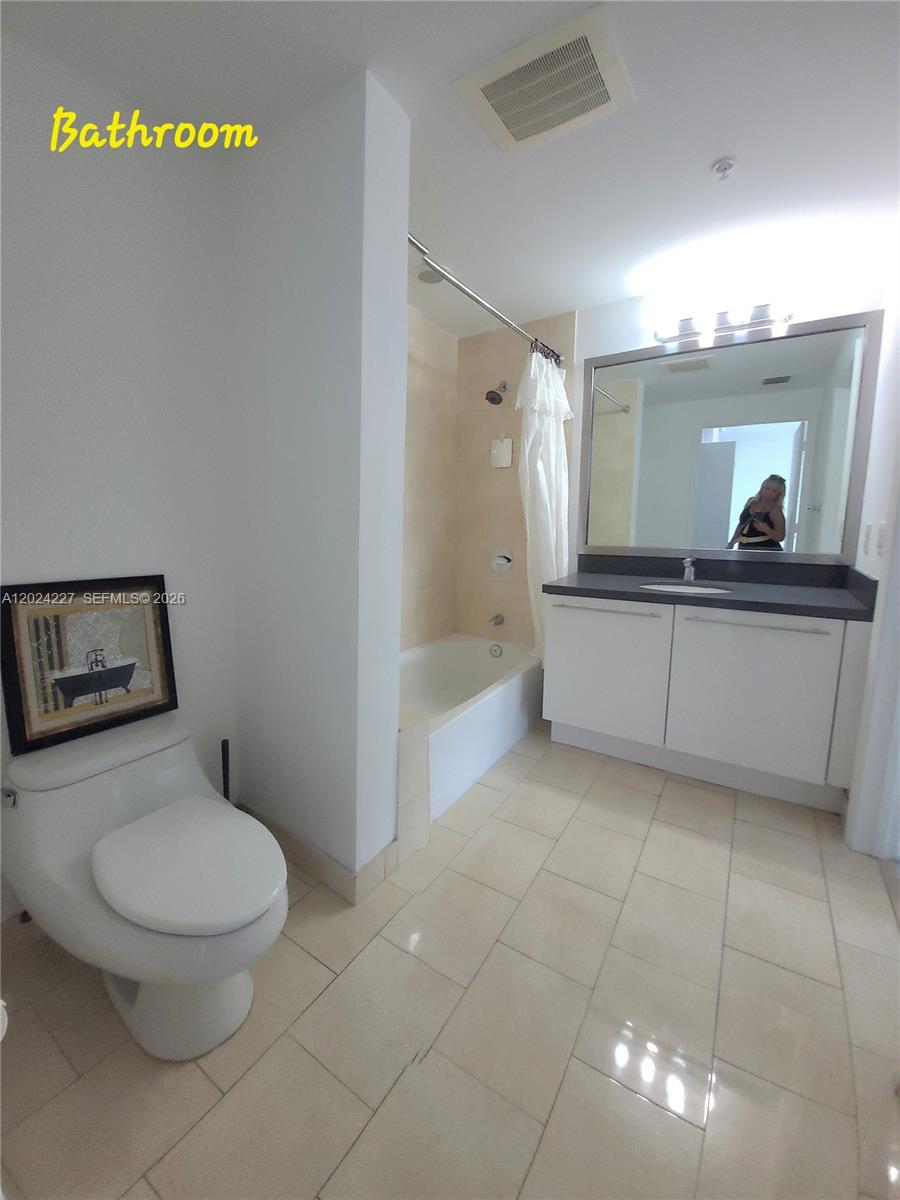 90 SW 3rd St #2208, Miami FL 33130