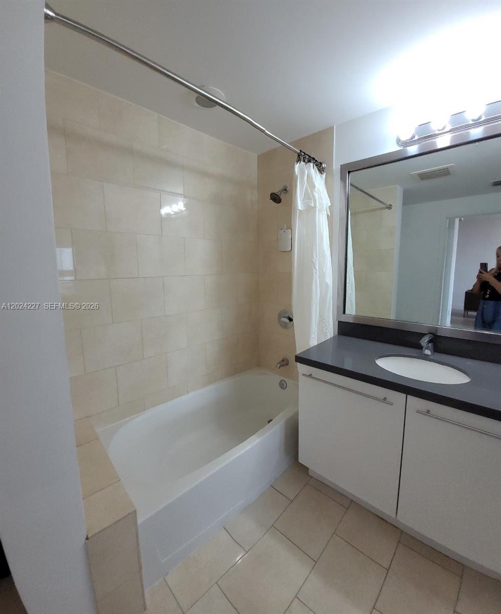 90 SW 3rd St #2208, Miami FL 33130