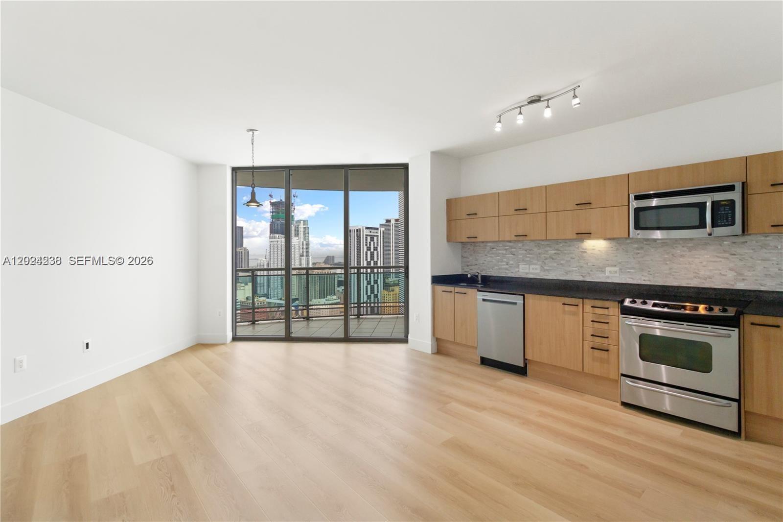 350 S Miami Ave #3413, Miami FL 33130