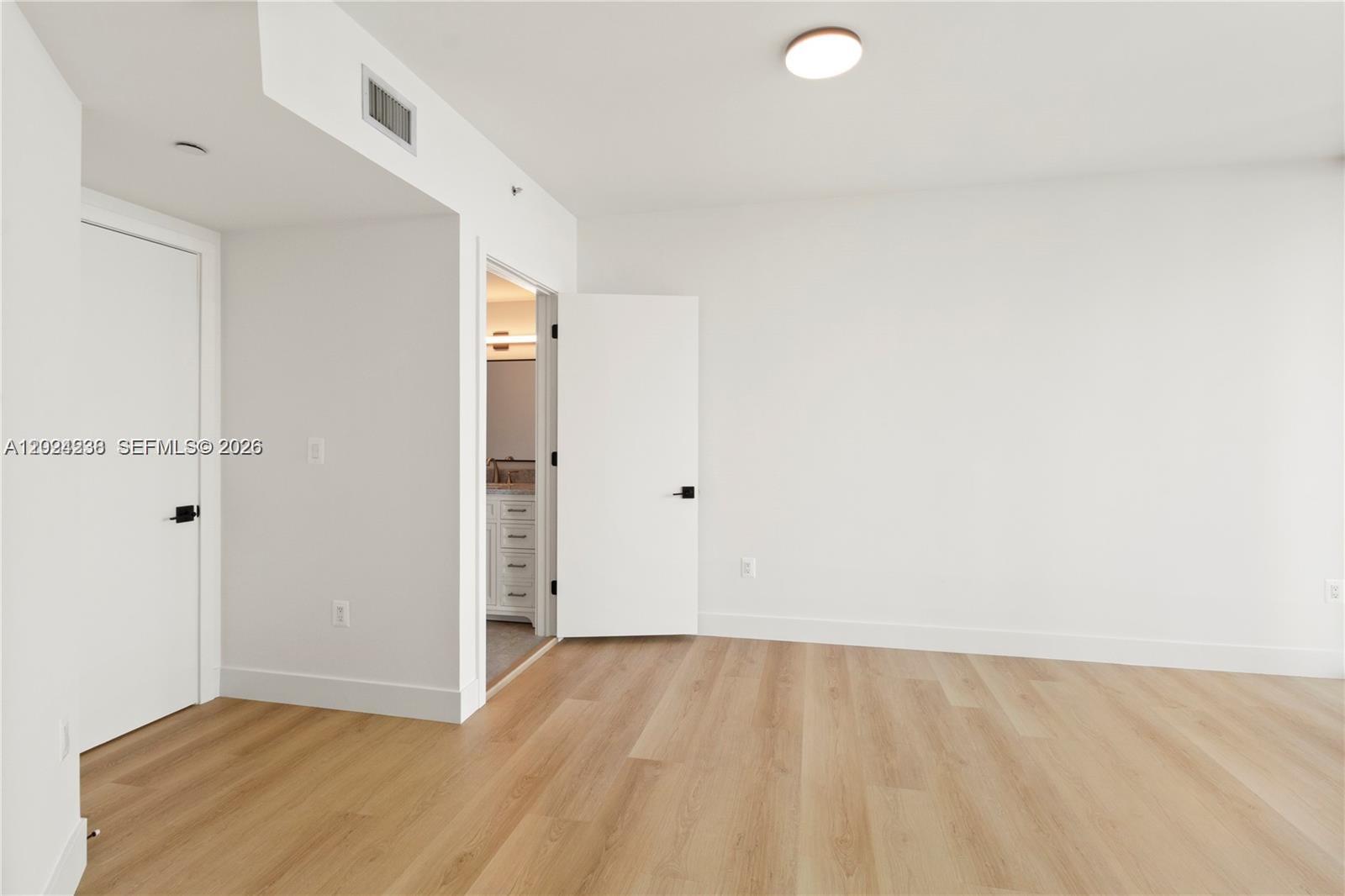 350 S Miami Ave #3413, Miami FL 33130