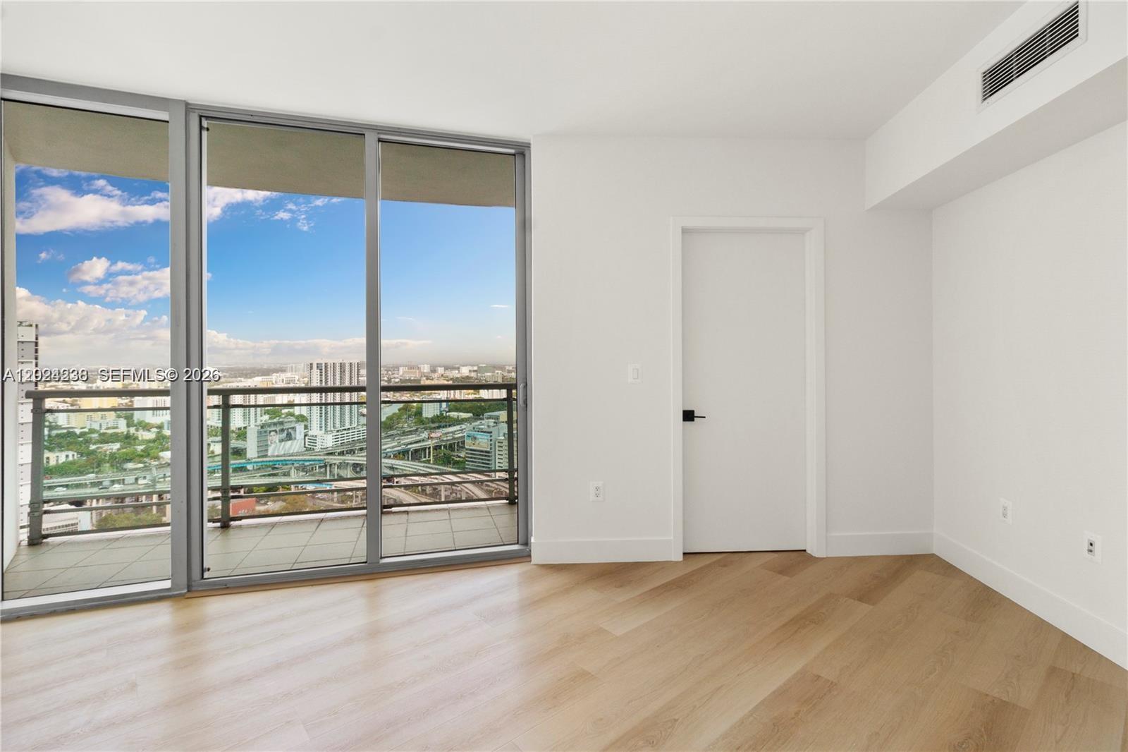 350 S Miami Ave #3413, Miami FL 33130
