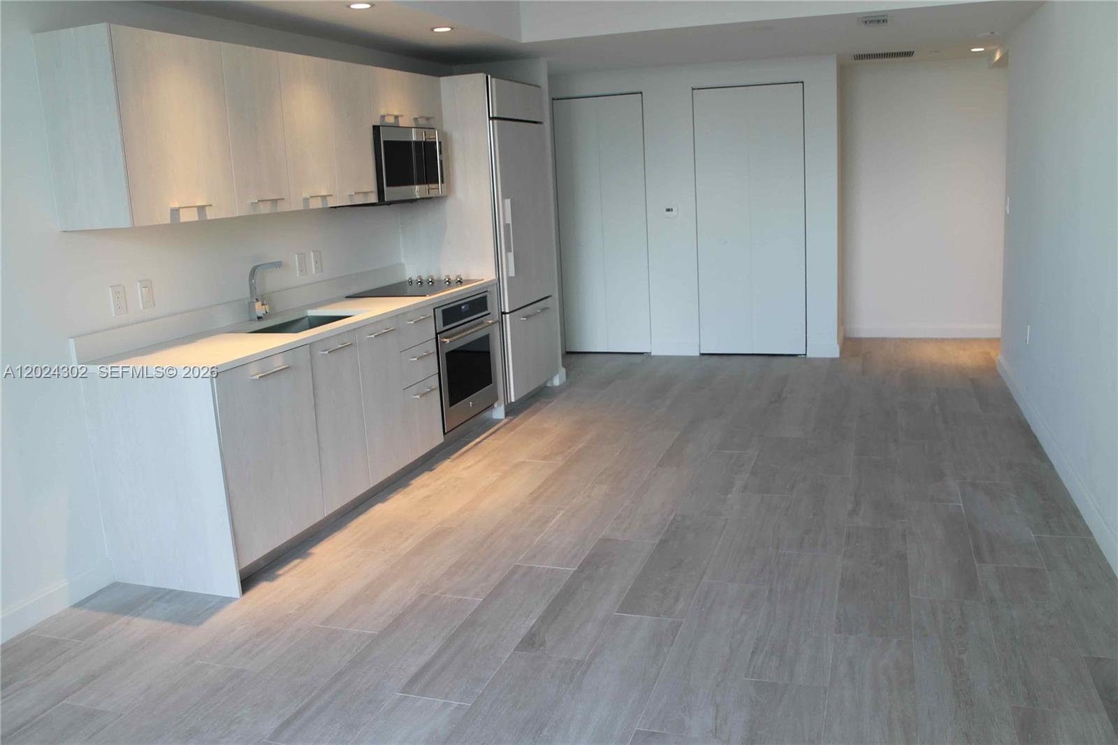 45 SW 9th St #2109, Miami FL 33130