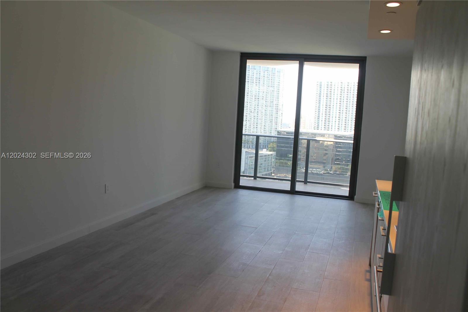 45 SW 9th St #2109, Miami FL 33130