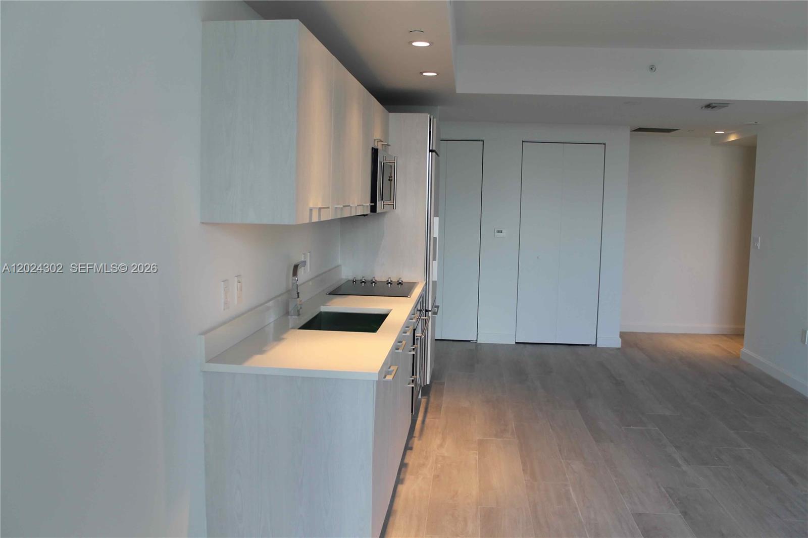45 SW 9th St #2109, Miami FL 33130