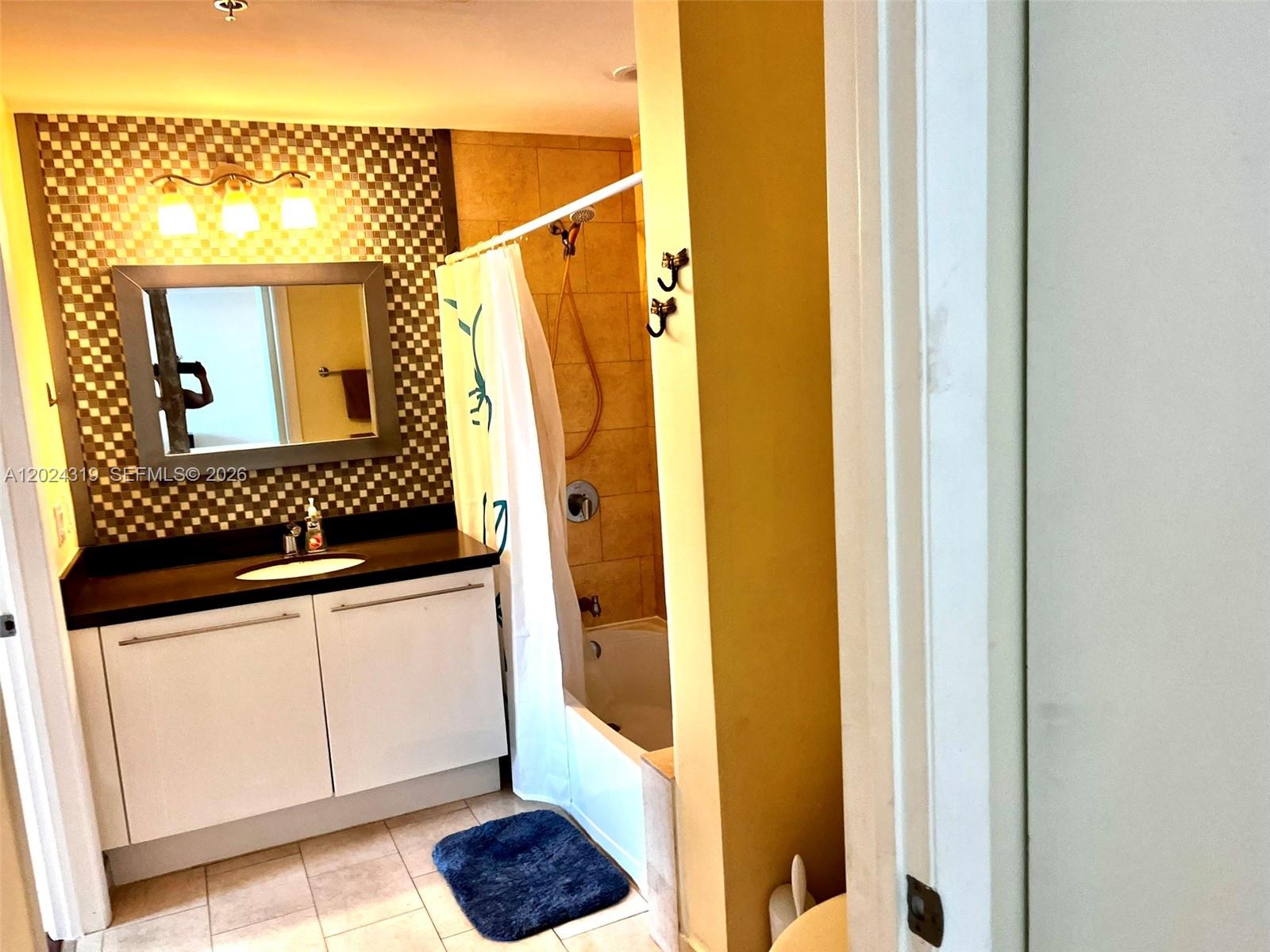 90 SW 3rd St #1409, Miami FL 33130