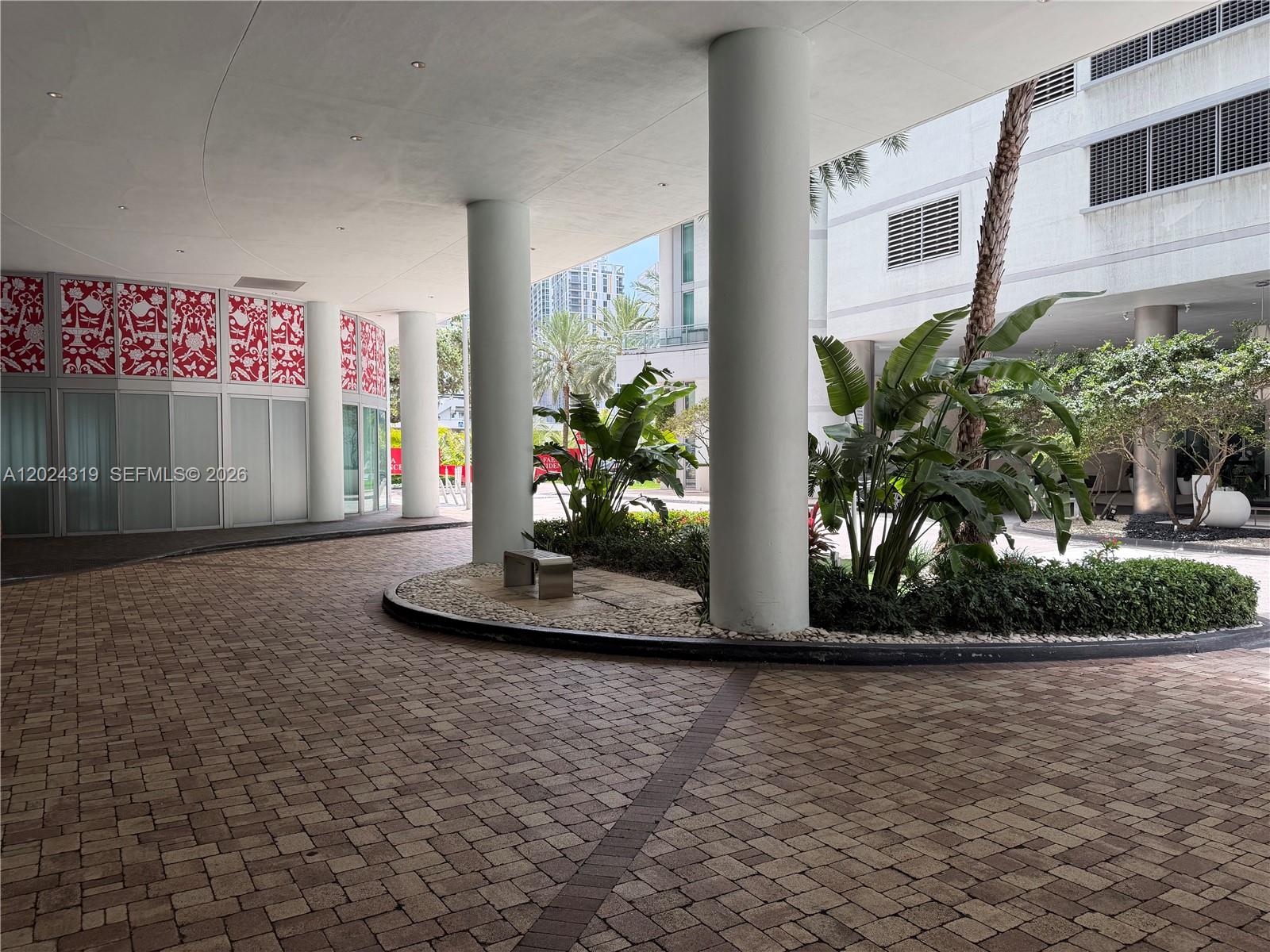 90 SW 3rd St #1409, Miami FL 33130