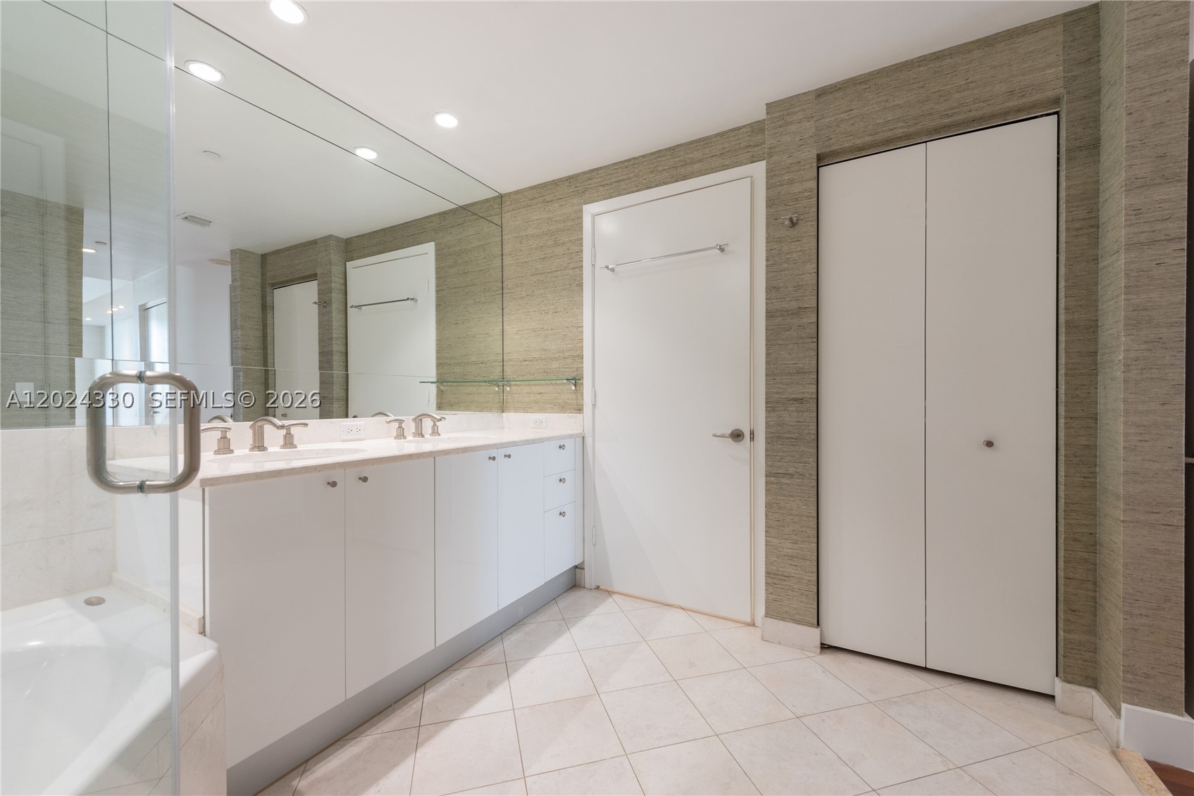901 Brickell Key Blvd #2006, Miami FL 33131