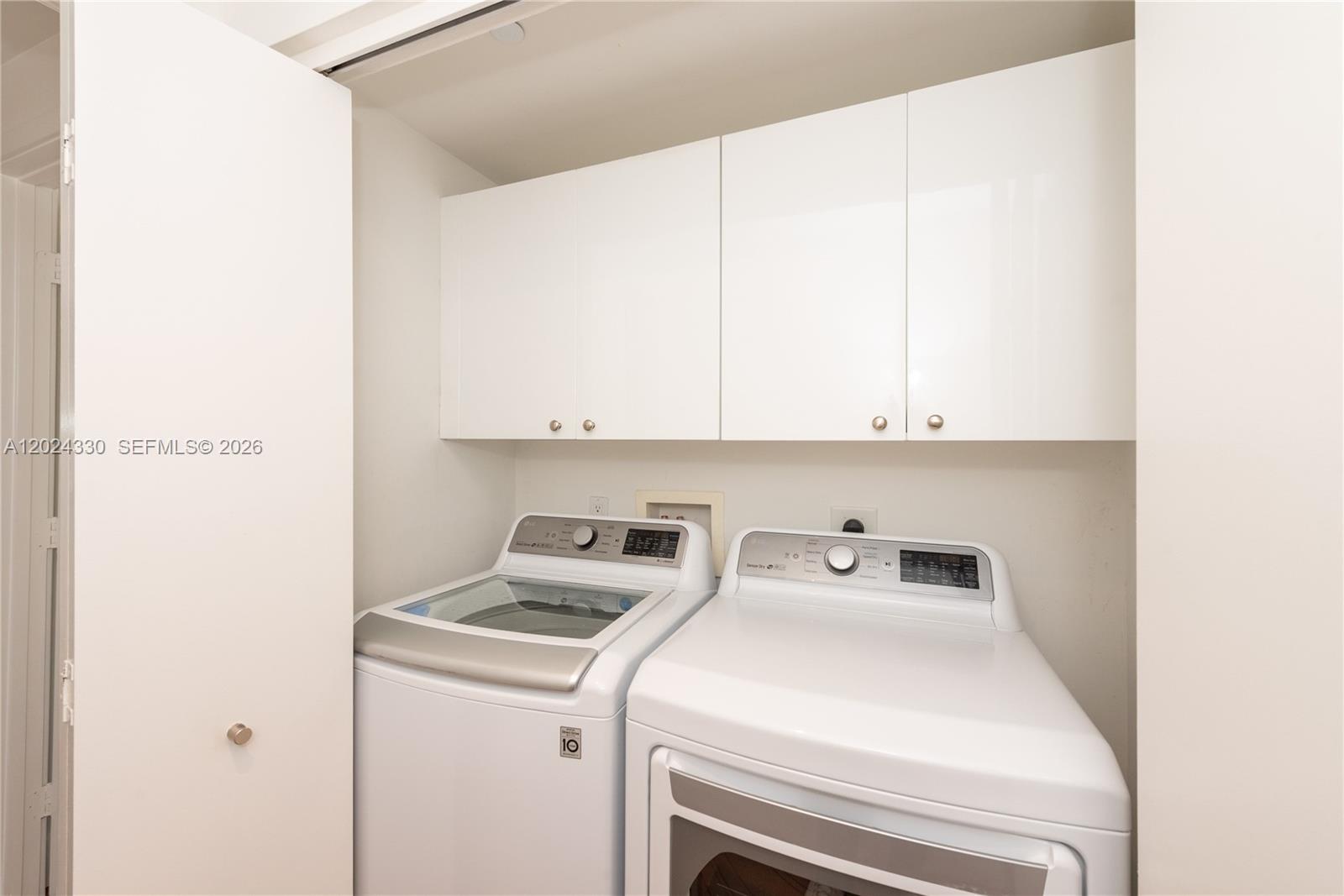 901 Brickell Key Blvd #2006, Miami FL 33131