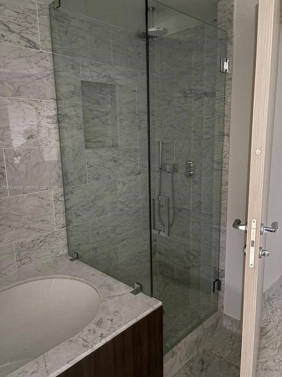 1000 Brickell Plz #2108, Miami FL 33131