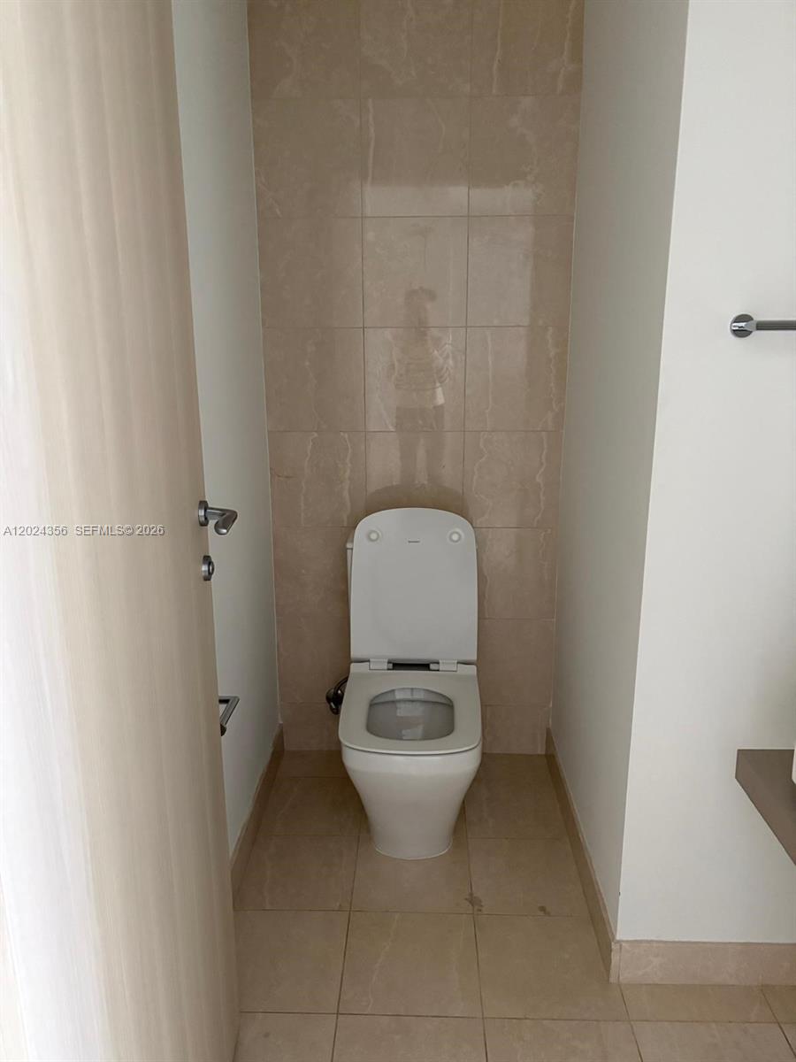 1000 Brickell Plz #2108, Miami FL 33131