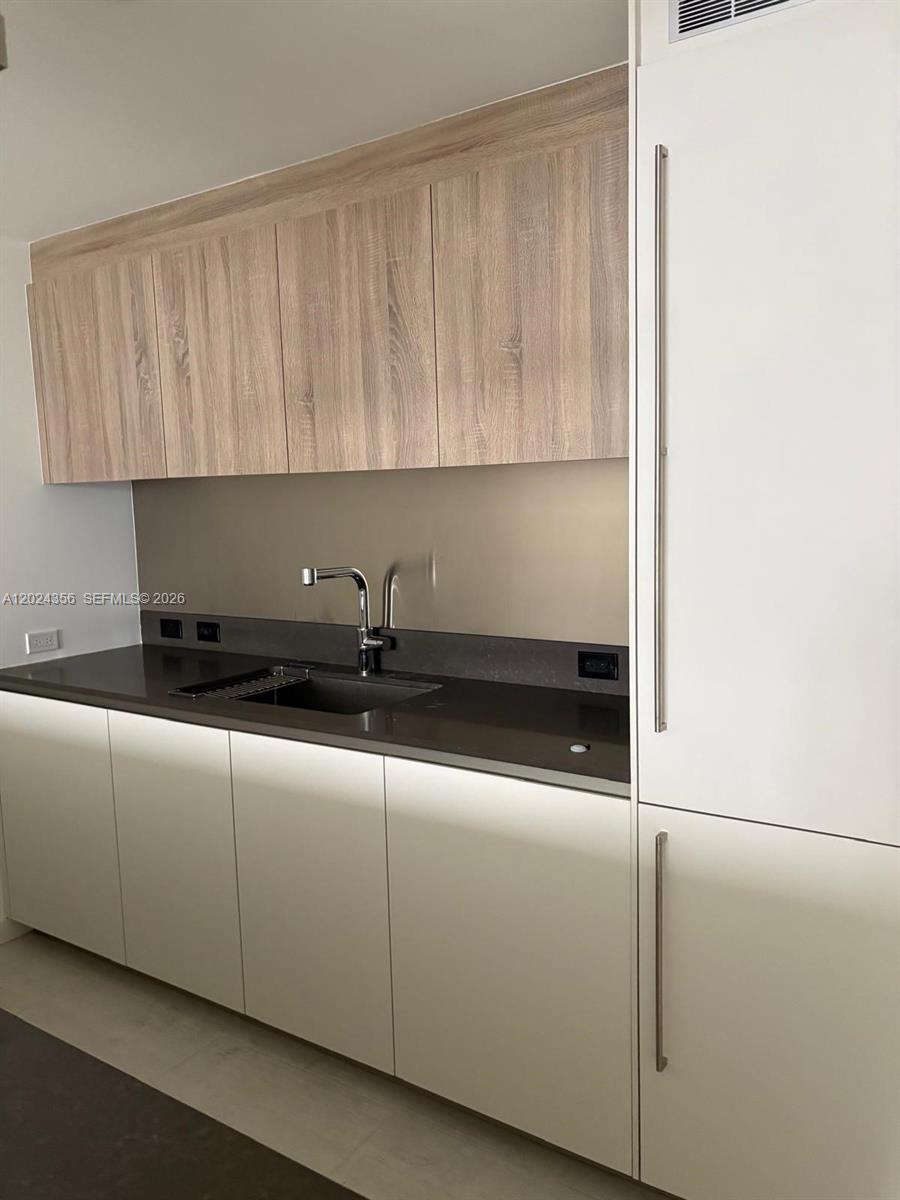 1000 Brickell Plz #2108, Miami FL 33131