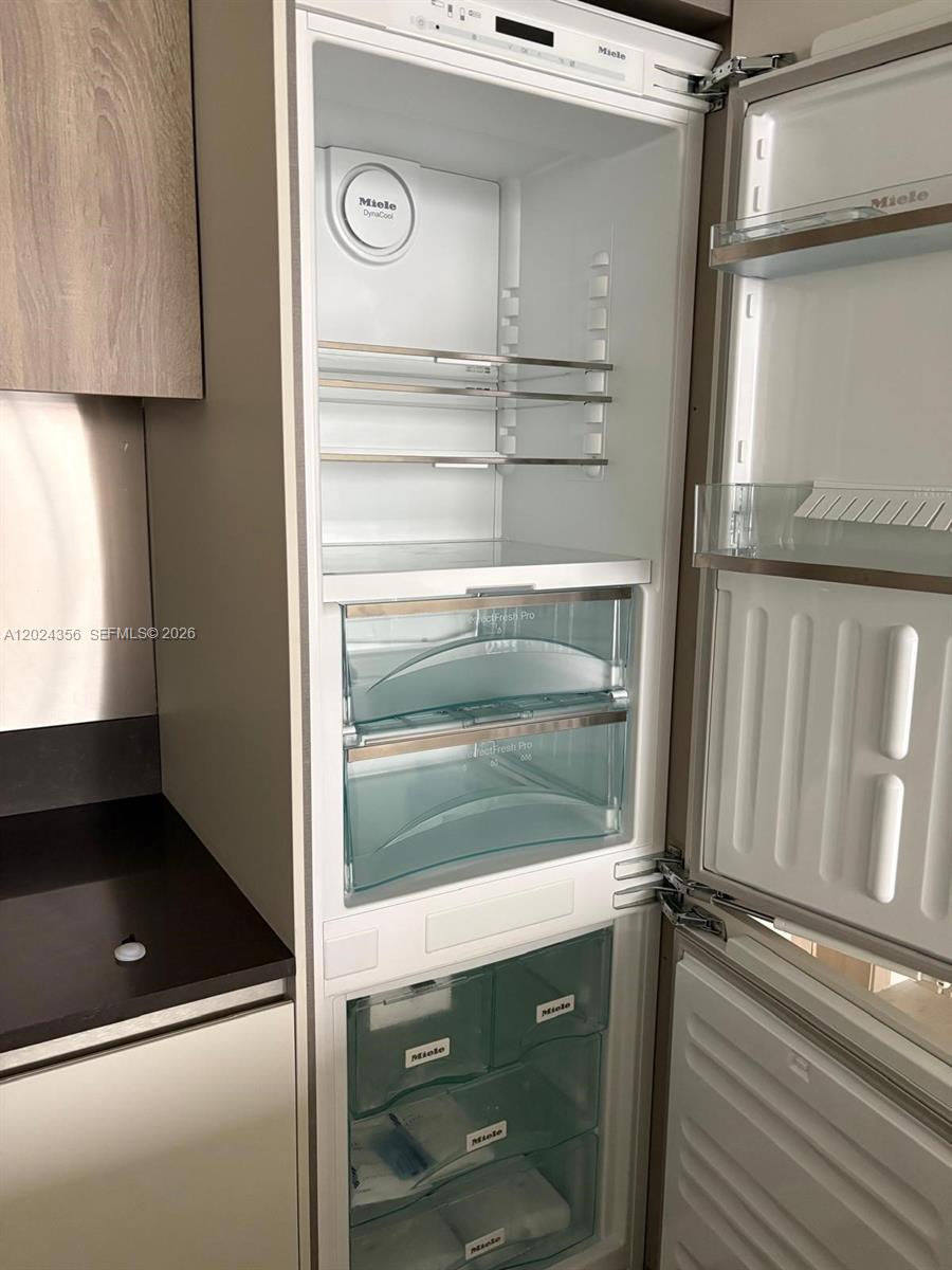 1000 Brickell Plz #2108, Miami FL 33131